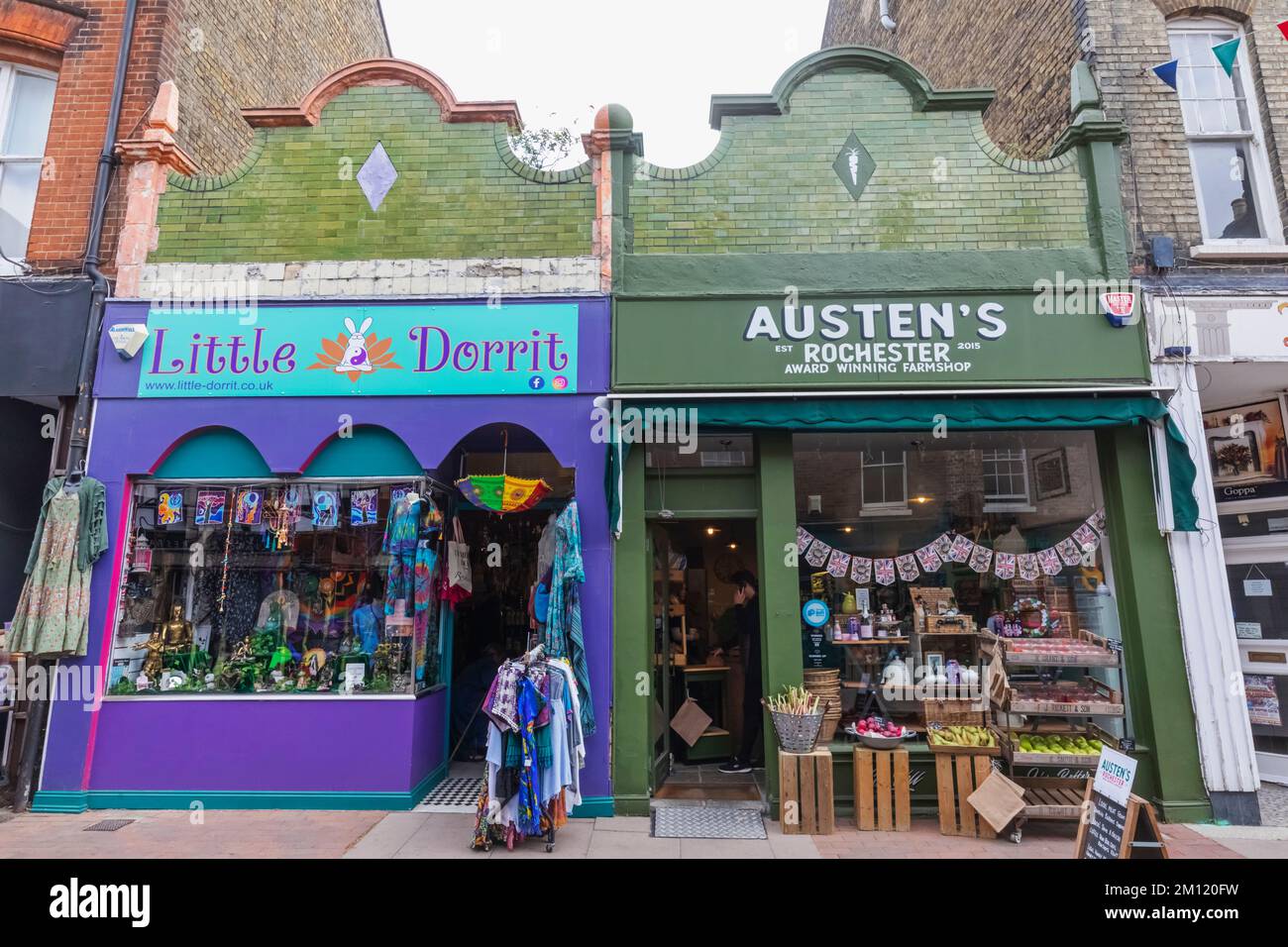 England, Kent, Rochester, Geschäfte in der High Street Stockfoto