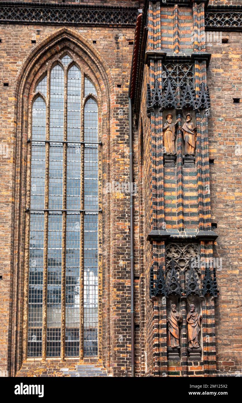 St. Die Katharinenkirche ist die protestantische Pfarrkirche im Stadtteil Neustadt und ein hervorragendes Beispiel für gotische Ziegelarchitektur aus dem 15.. Jahrhundert. Stockfoto