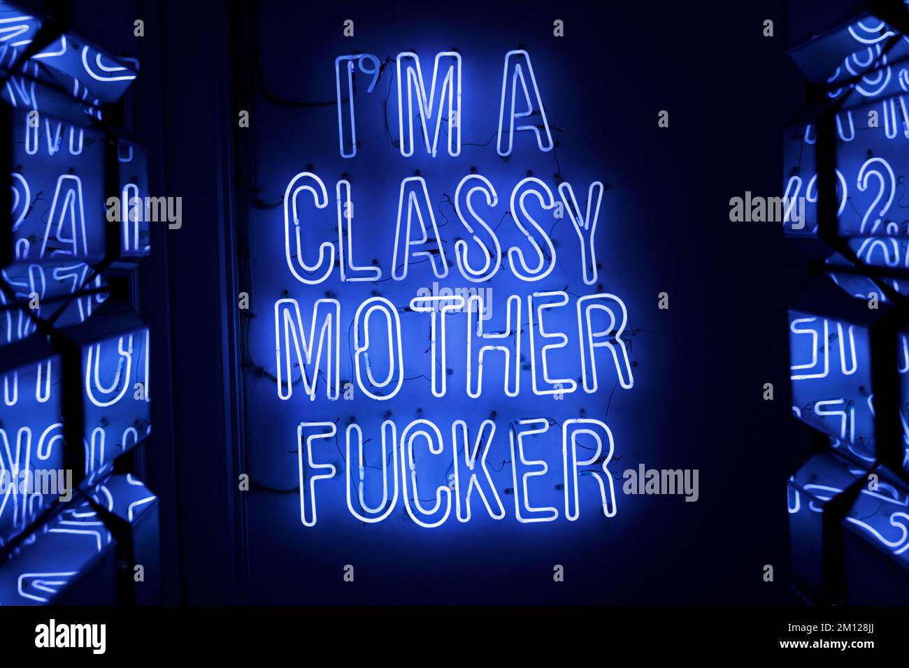 Neonschild „I'm a classy Motherfucker“ Stockfoto
