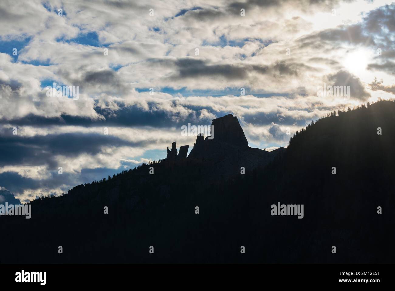 Italien, Venetien, Provinz Belluno, Cortina d'Ampezzo, die berühmte Silhouette von Cinque Torri, Dolomiten Stockfoto