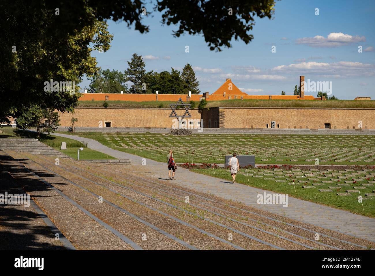 Das konzentrationslager der nazis in der Stadt Terezinon an einem sonnigen Tag Stockfoto