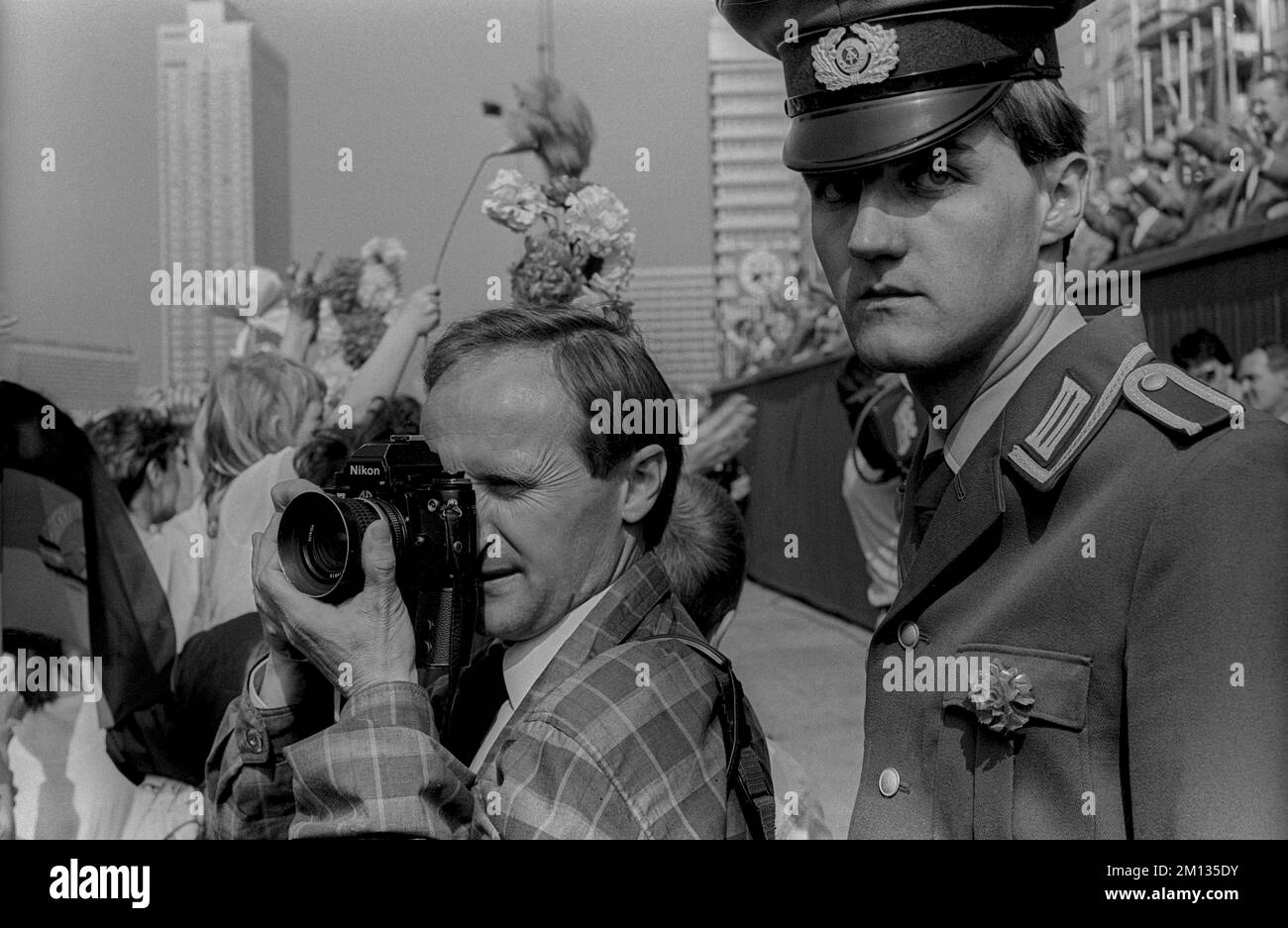 Deutschland, Berlin, 01.05.1988. Mai Demonstration in Karl-Marx-Allee, Fotograf Burkhard lange, NVA-Soldat, Europa Stockfoto