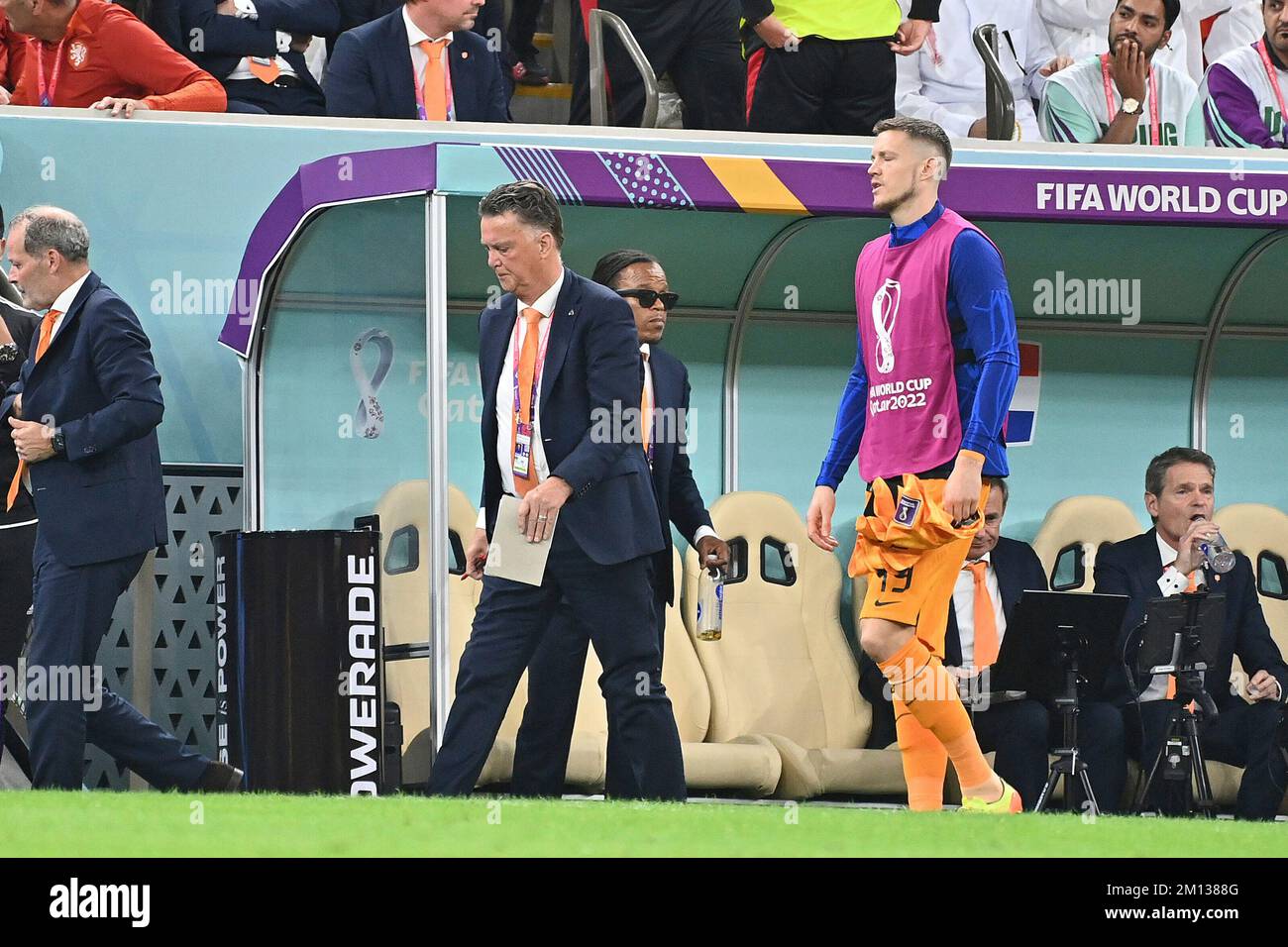 Coach Louis VAN GAAL (NED), Ausfahrt, rechts: Wout WEGHORST (NED). Li: Dany BLIND. Viertelfinale, Viertelfinale, Game 57, Niederlande (NED) - Argentinien (ARG) am 9.. Dezember 2022, Lusail Stadium Fußball-Weltmeisterschaft 20122 in Katar ab November 20.. - 18.12.2022? Stockfoto