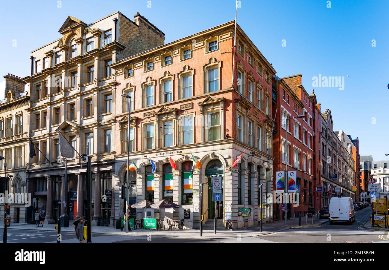 Molly Malone's Bar, 25-27 Victoria Street, Liverpool. Früher eine Bank. Bild wurde im Oktober 2021 aufgenommen. Stockfoto