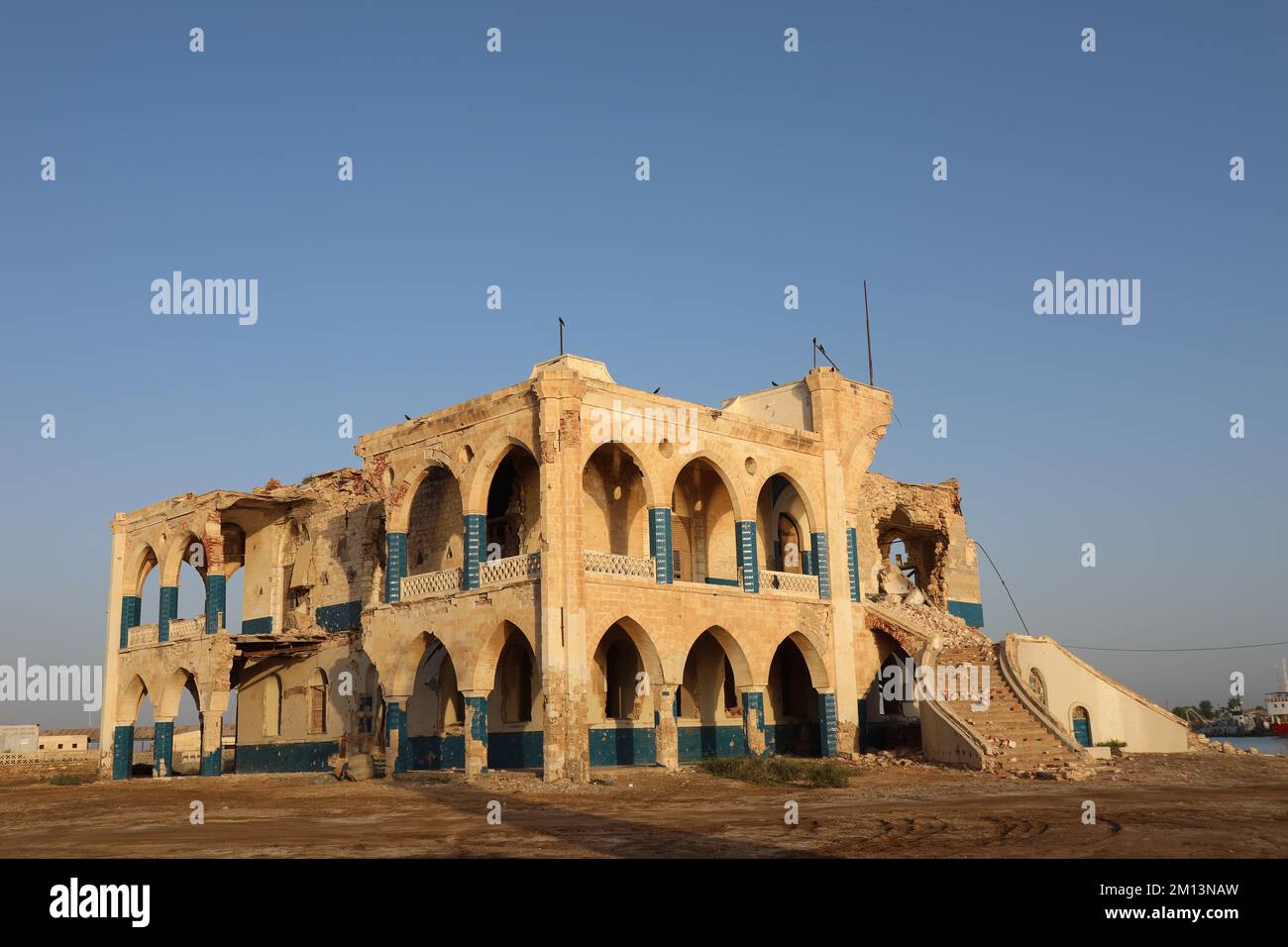 Ruinen des Gouverneurspalastes in der Hafenstadt Massawa in Eritrea Stockfoto