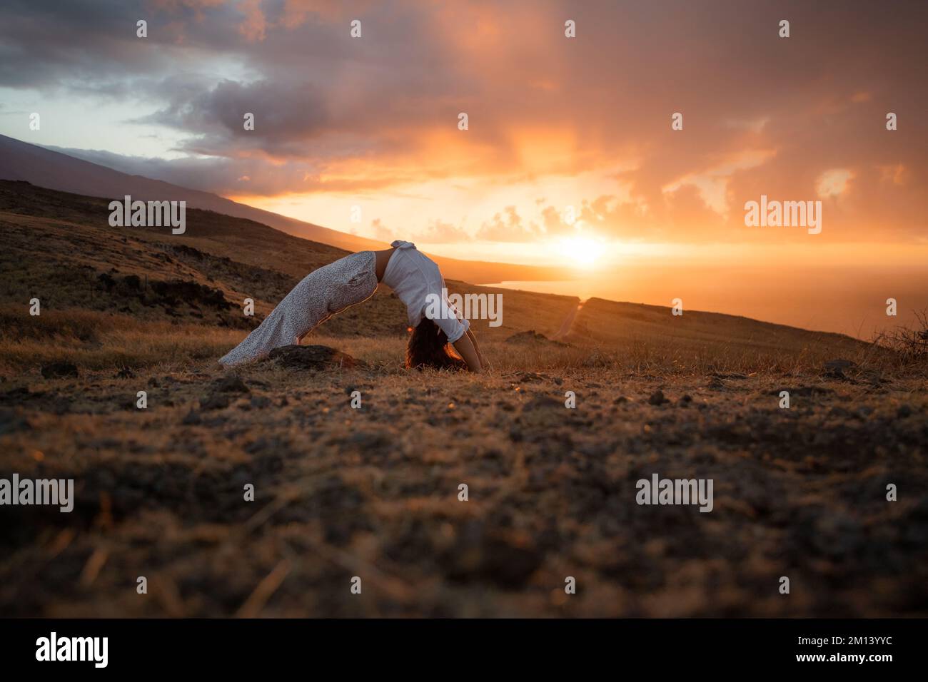 Sunrise und Yoga auf Hawaii Stockfoto