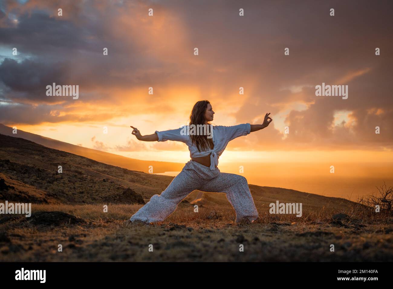 Sunrise und Yoga auf Hawaii Stockfoto