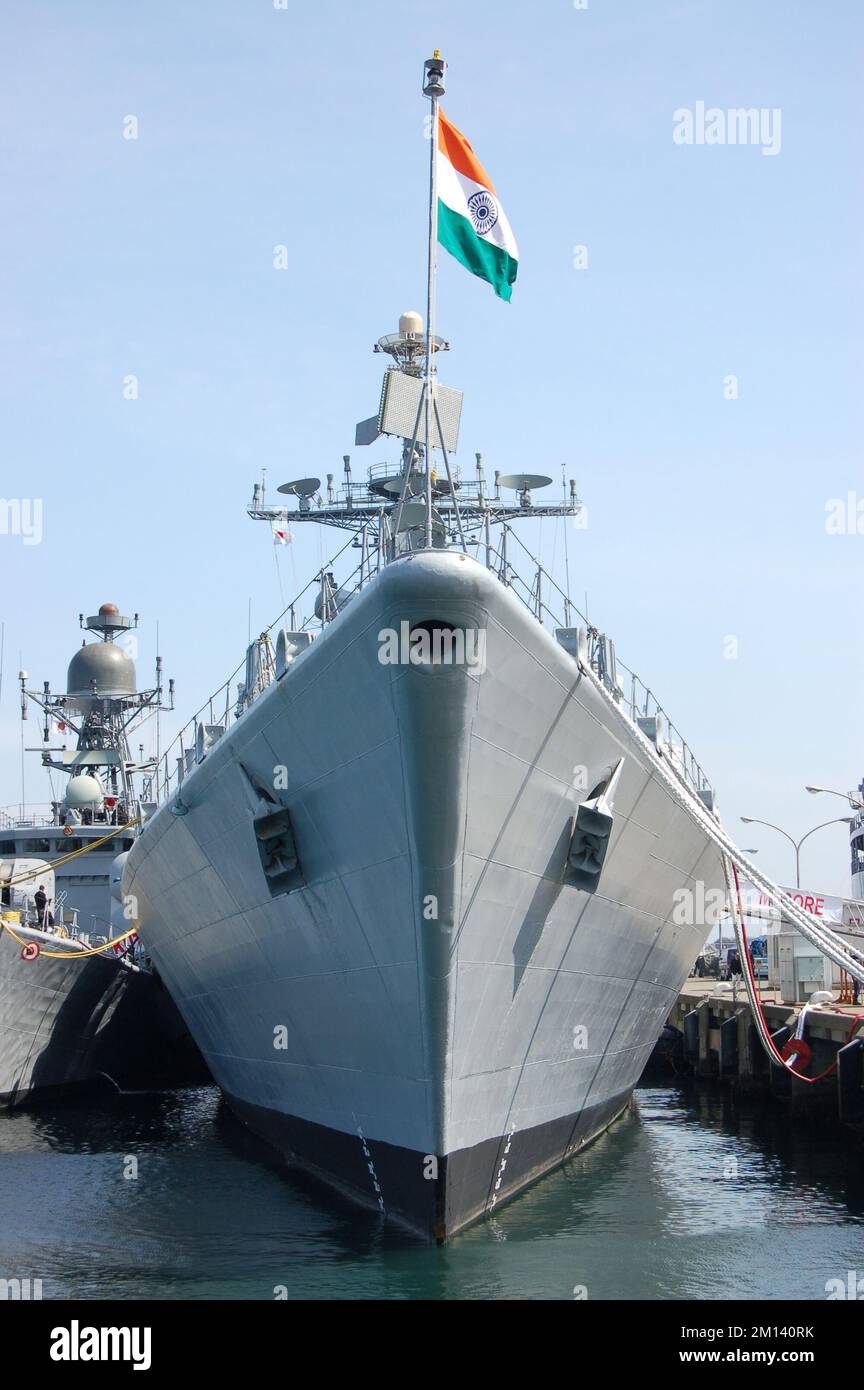 Präfektur Kanagawa, Japan - 14. April 2007: Indische Marine INS Mysore (D60), Zerstörer der Delhi-Klasse. Stockfoto