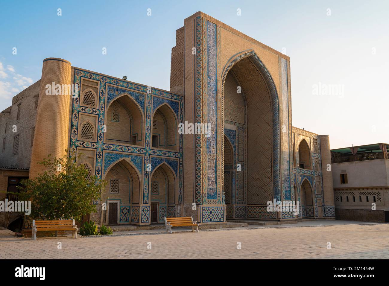 Mittelalterliche Mahardie von Mirzo Ulugbek (1404-1449) an einem sonnigen Septembermorgen. Bukhara, Usbekistan Stockfoto