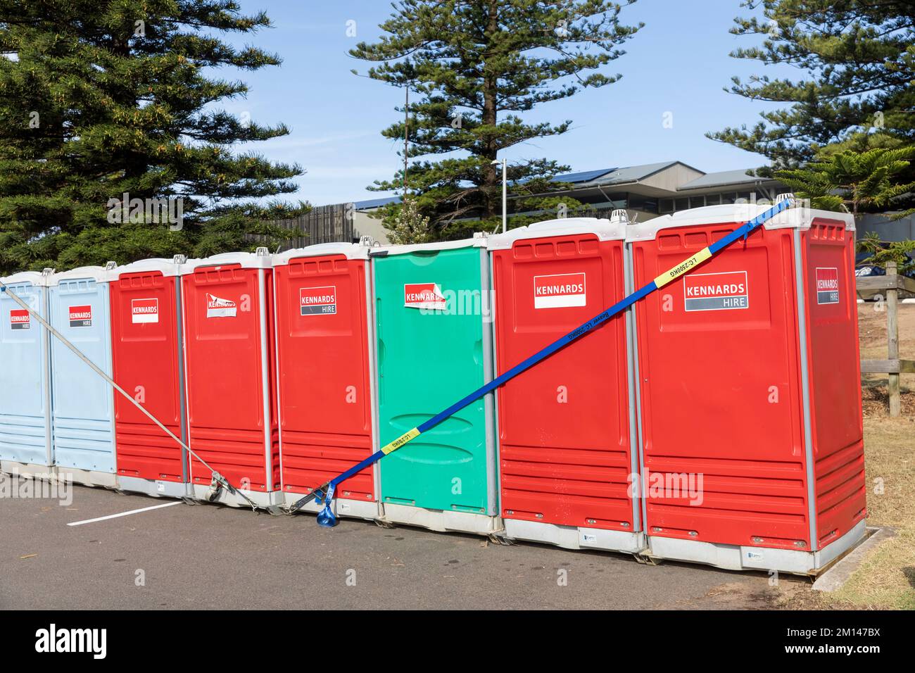 Kennards tragbare Toiletten-Verleih-Einheiten an einem Strand in Sydney, Australien Stockfoto