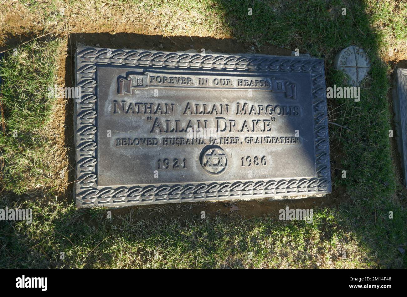 Los Angeles, Kalifornien, USA 8.. Dezember 2022 das Grab von Schauspieler Allan Drake im Garden of Ramah im Mount Sinai Memorial Park am 8. Dezember 2022 in Los Angeles, Kalifornien, USA. Foto: Barry King/Alamy Stock Photo Stockfoto