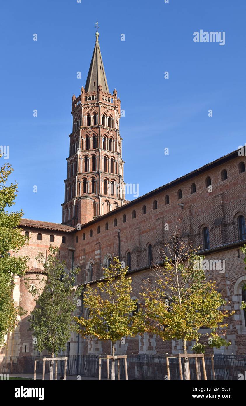 Die Basilika St. Sernin, Toulouse, das größte romanische Gebäude in Europa, aus rotem Ziegelstein, La Ville Rose, erbaut c1180-1220, Chevet & Tower Stockfoto