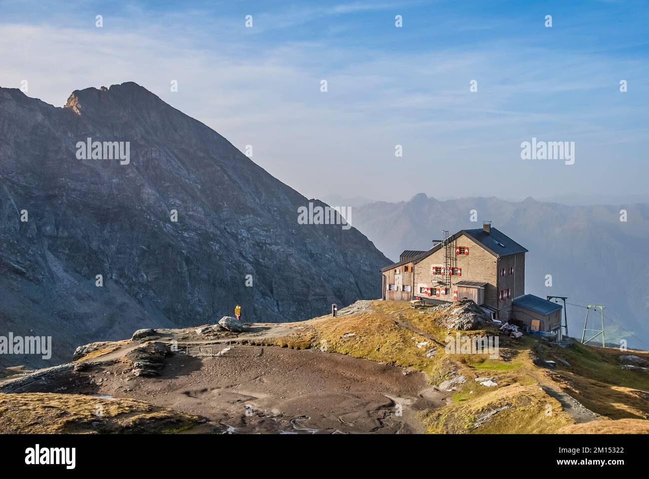 Das Bild zeigt den deutschen Alpenclub DAV Sektion Sudetendeutsche Hütte in der Granats Group of Mountain, eine der Hütten auf der beliebten Gross Glockner Runde Tour. Stockfoto