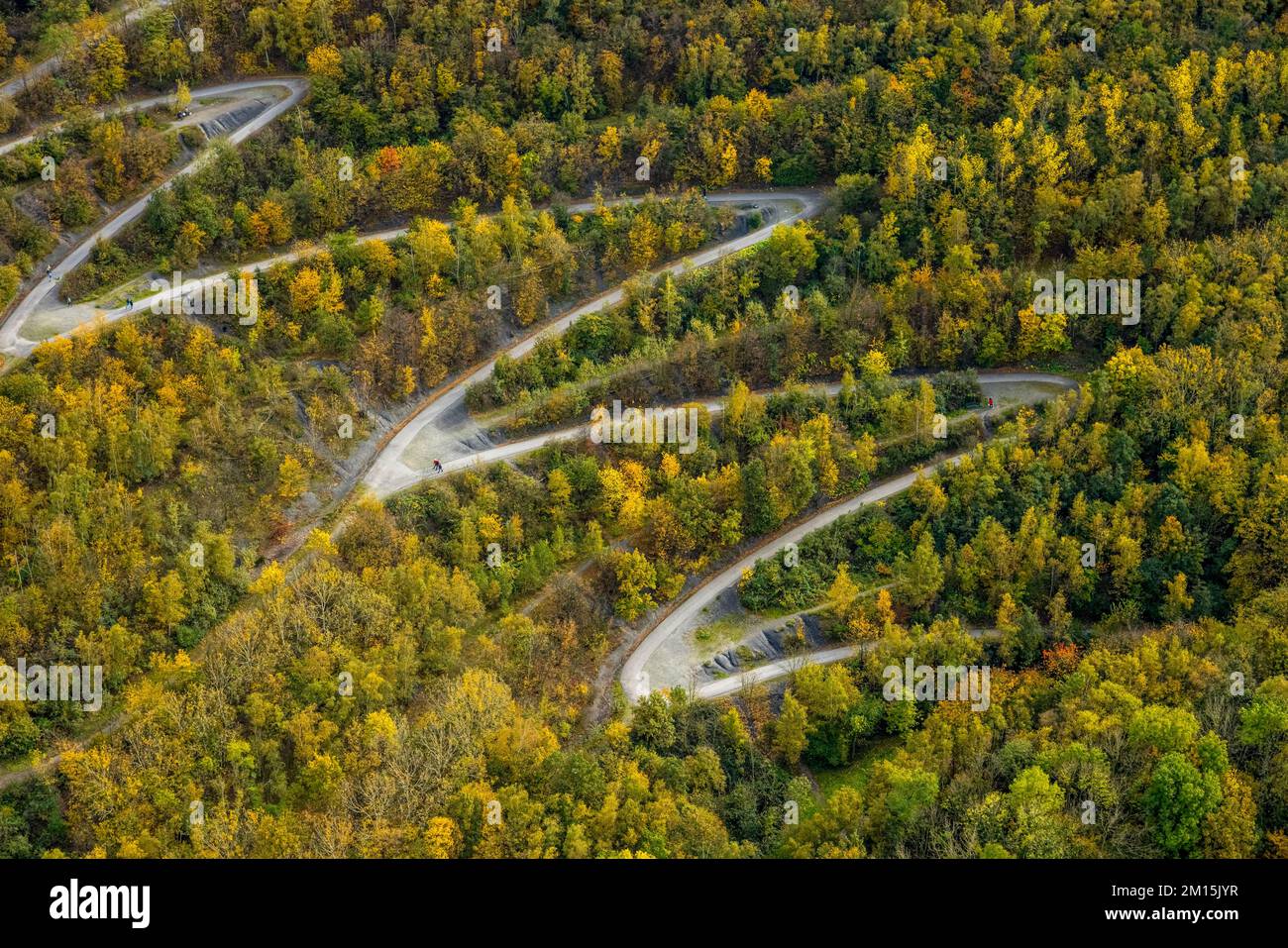 Luftaufnahme, Serpentinpfad zum Tetraeder auf der Beckstraße-Schlacke im Bezirk Batenbrock-Nord in Bottrop, Ruhrgebiet, Nordrhein-West Stockfoto