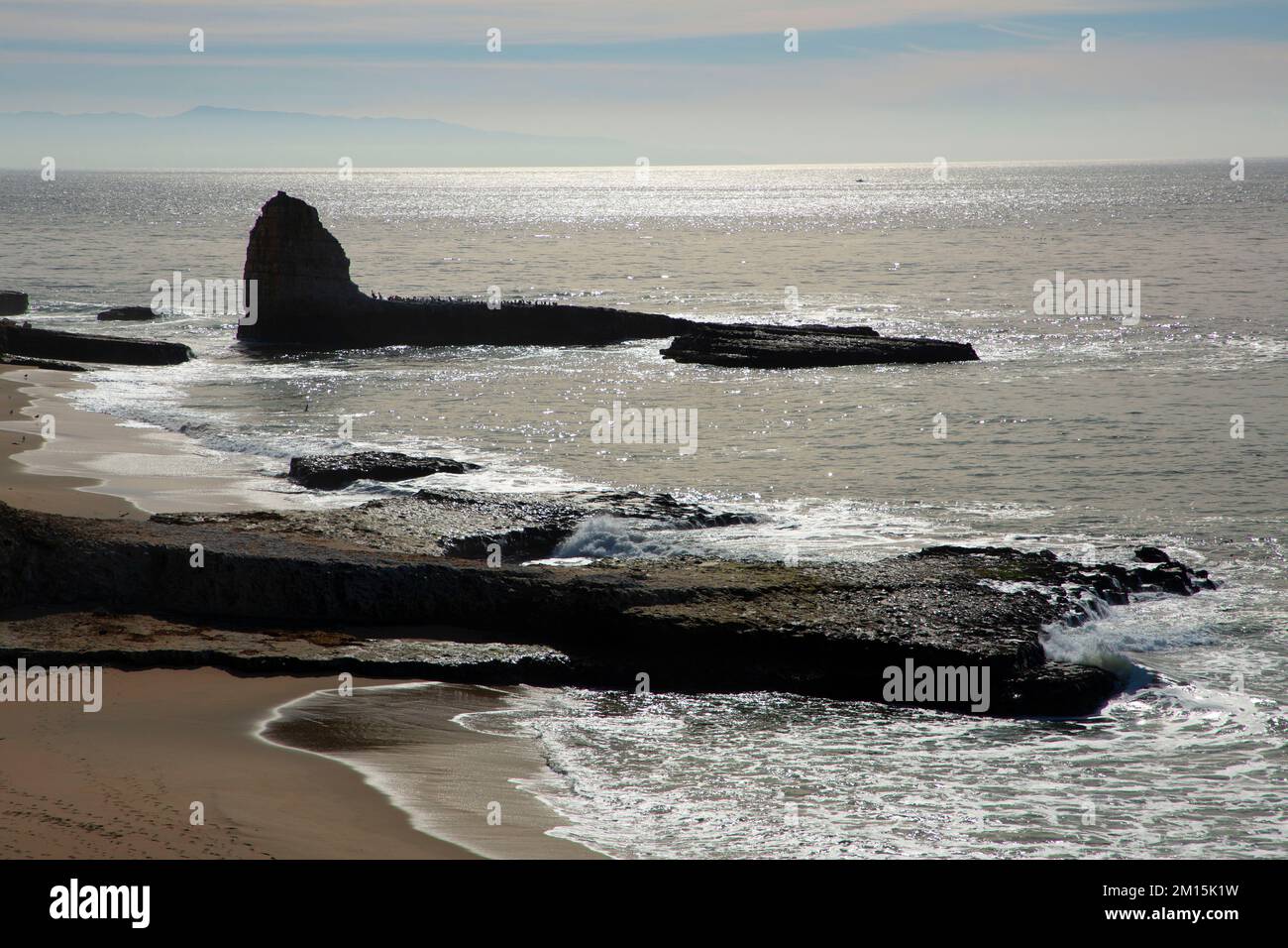 Felsen am Ufer vom Ohlone Bluff Trail, Wilder Ranch State Park, Kalifornien Stockfoto