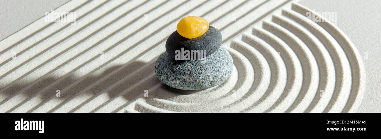 Japanische Zen Garten mit Stein in strukturierter Sand Stockfoto