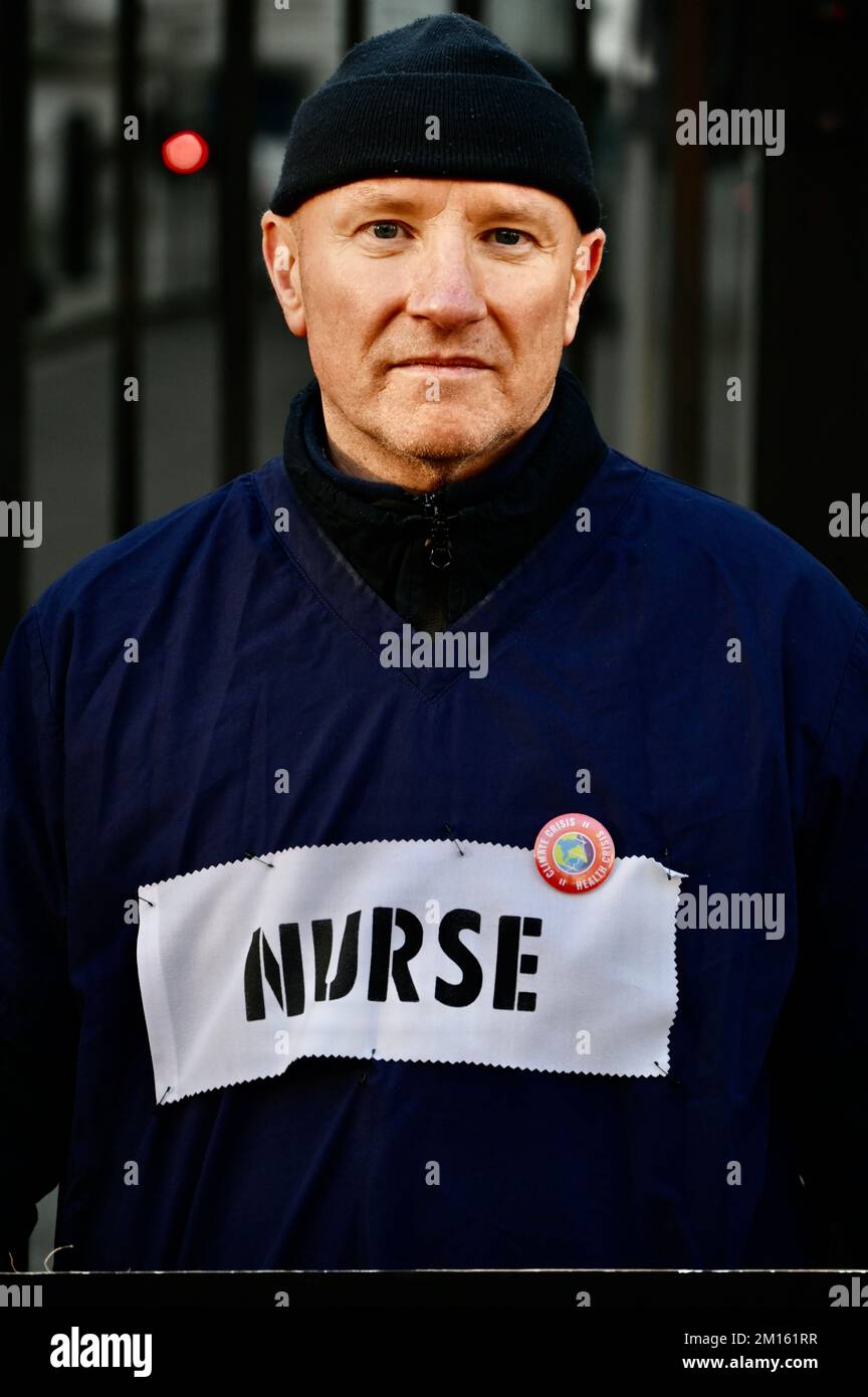London, Großbritannien. Mediziner aus dem Aussterben Rebellion versammelten sich vor den Toren der Downing Street, um ein Ende der Expansion fossiler Brennstoffe zu fordern. Kredit: michael melia/Alamy Live News Stockfoto