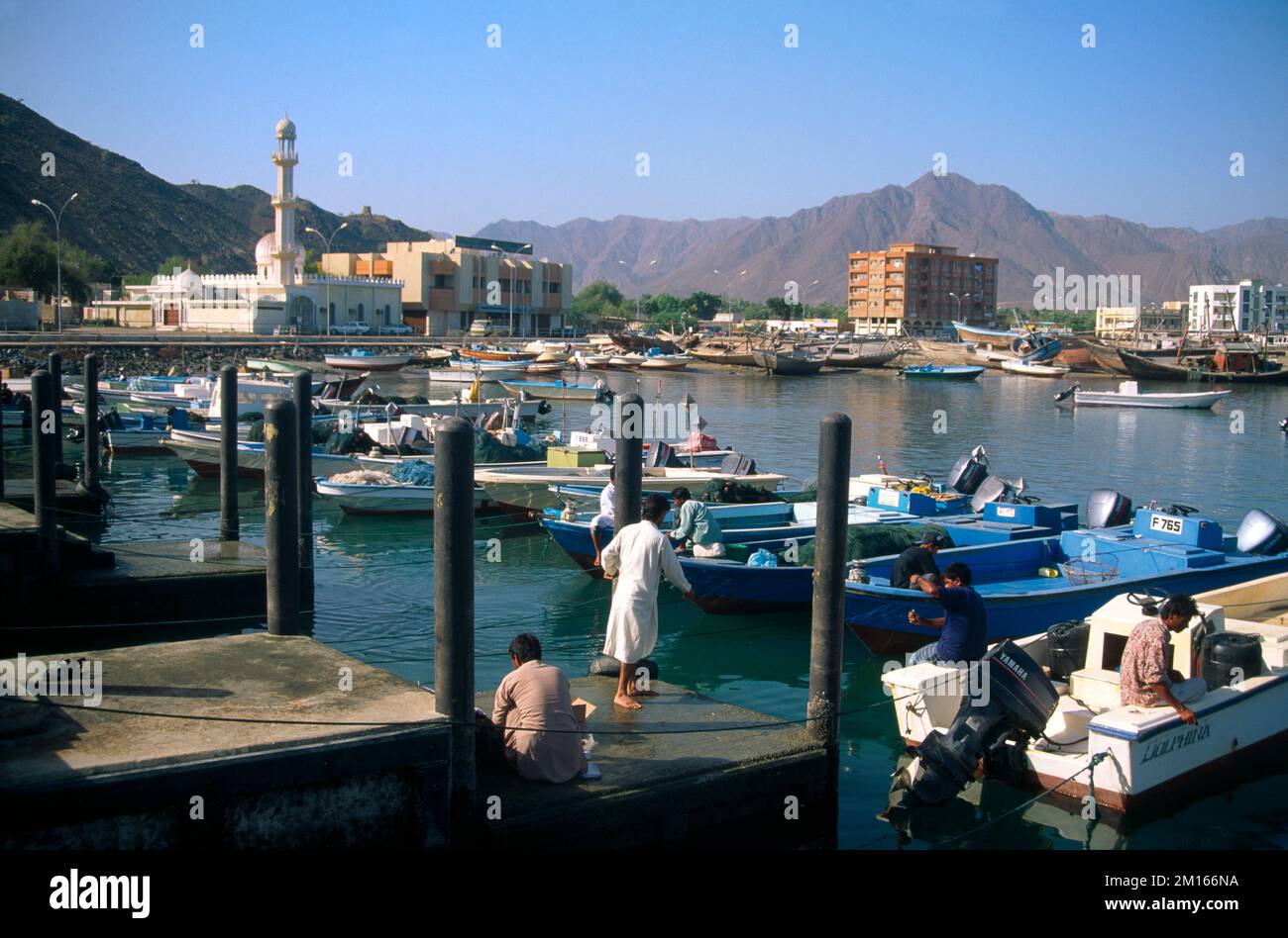 Sharjah UAE Khor Fakkan Waterfront - Fischerboote Stockfoto