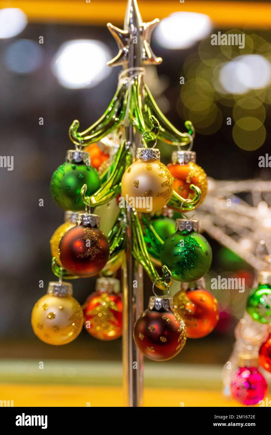 Weihnachtsdekor auf dem Weihnachtsmarkt in Hannover Deutschland Stockfoto