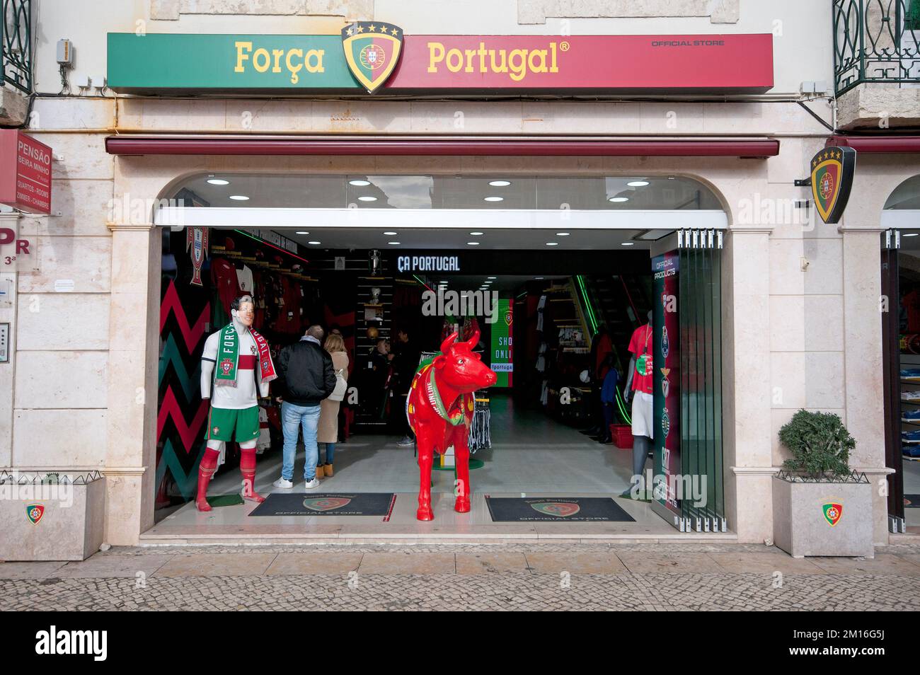 Forca Portugal Store (offizieller Shop der portugiesischen Nationalmannschaft) in Praca da Figueira, Lissabon, Portugal Stockfoto