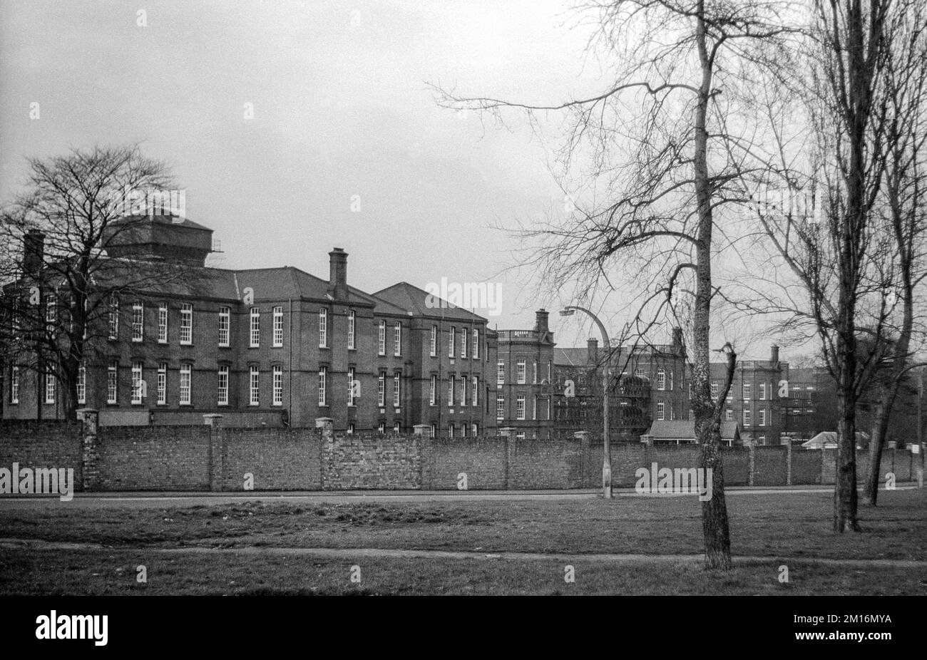 1976 Schwarzweiß-Archivfoto des Tooting Bec-Krankenhauses. Das 1903 als Tooting-Bec-Asyl eröffnete Asyl wurde 1995 nach einer Phase des Rückgangs nach der Einführung der Pflege in die Gemeinschaftspolitik schließlich geschlossen. Seitdem wurde es abgerissen und für den Wohnungsbau umgebaut. Stockfoto