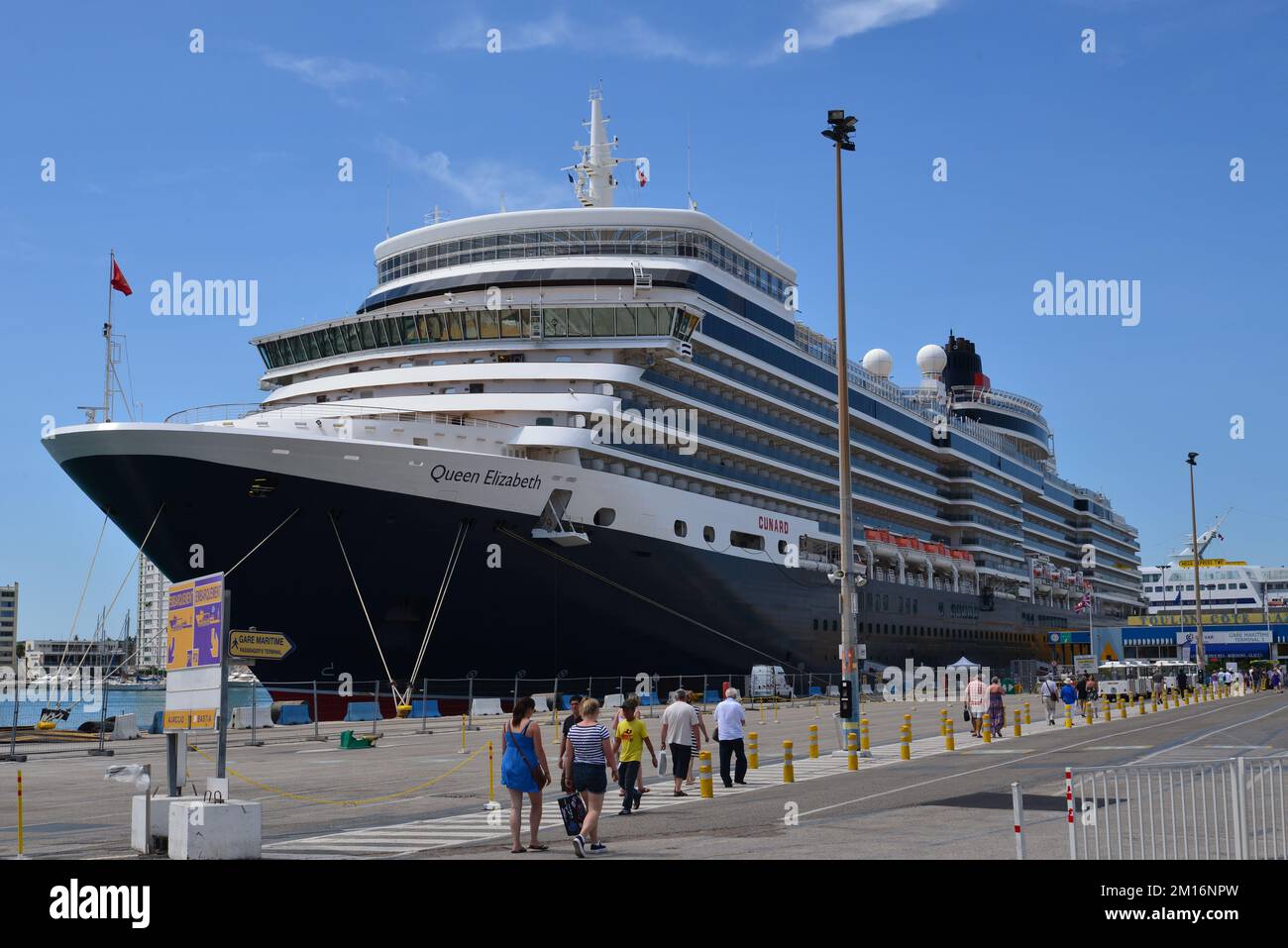 Erster Zwischenstopp in Toulon auf dem Schiff Queen Elisabeth 2 Stockfoto