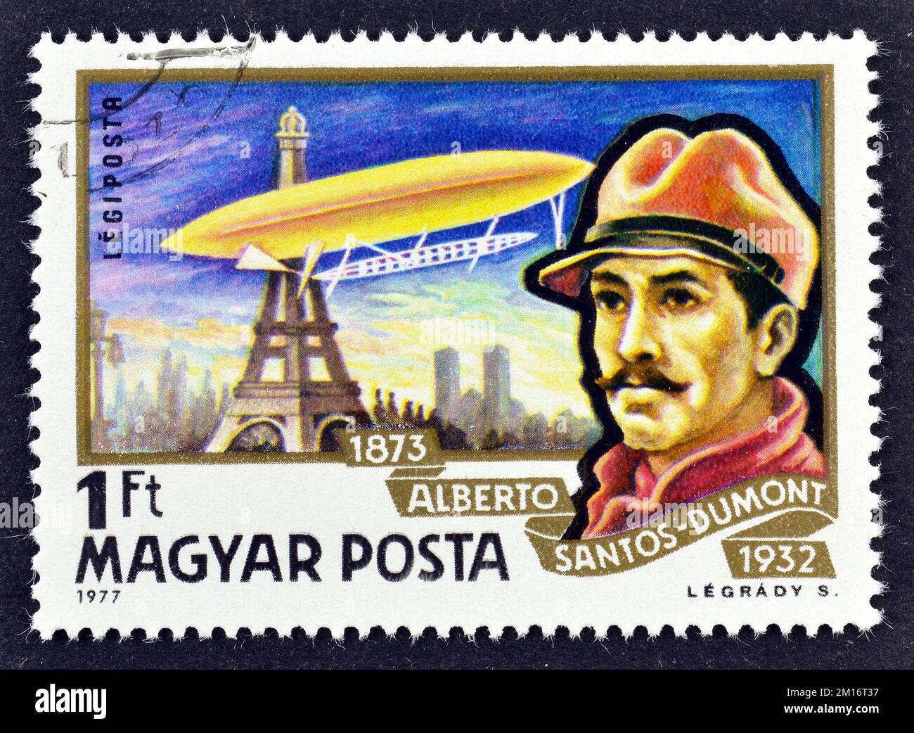 Von Ungarn gedruckter Stempel mit annullierter Briefmarke, der Alberto Santos-Dumont, Geschichte der Luftschiffe, ca. 1977, zeigt. Stockfoto