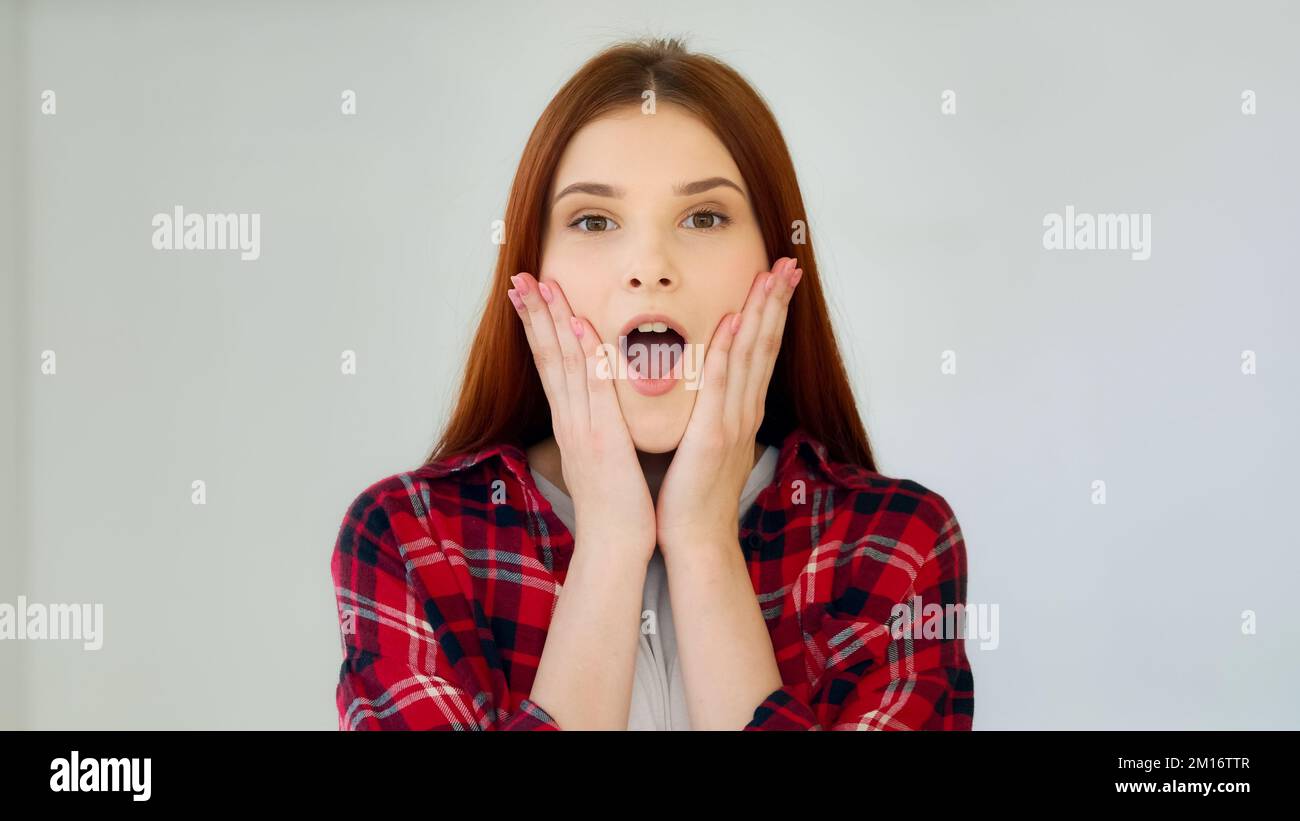 Überrascht Ingwer Mädchen Student Teenager fühlen sich gut Schock ... Überrascht Ingwer Mädchen Student Teenager fühlen sich gut Schock ...