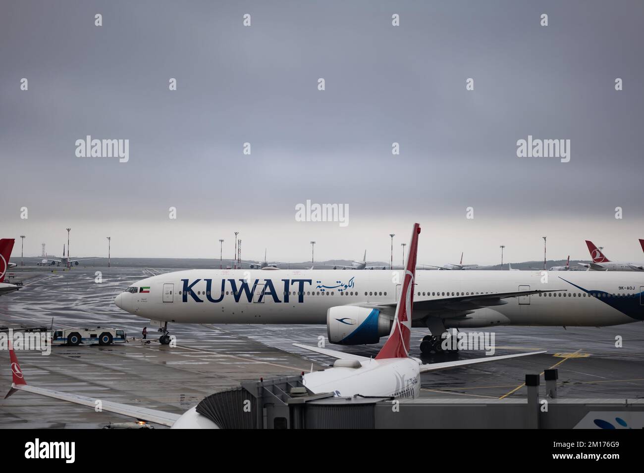 Istanbul, Türkei - Dezember 2022: Kuwait Airways Flugzeug auf Start. Kuwait Airways ist die nationale Fluggesellschaft Kuwaits Stockfoto