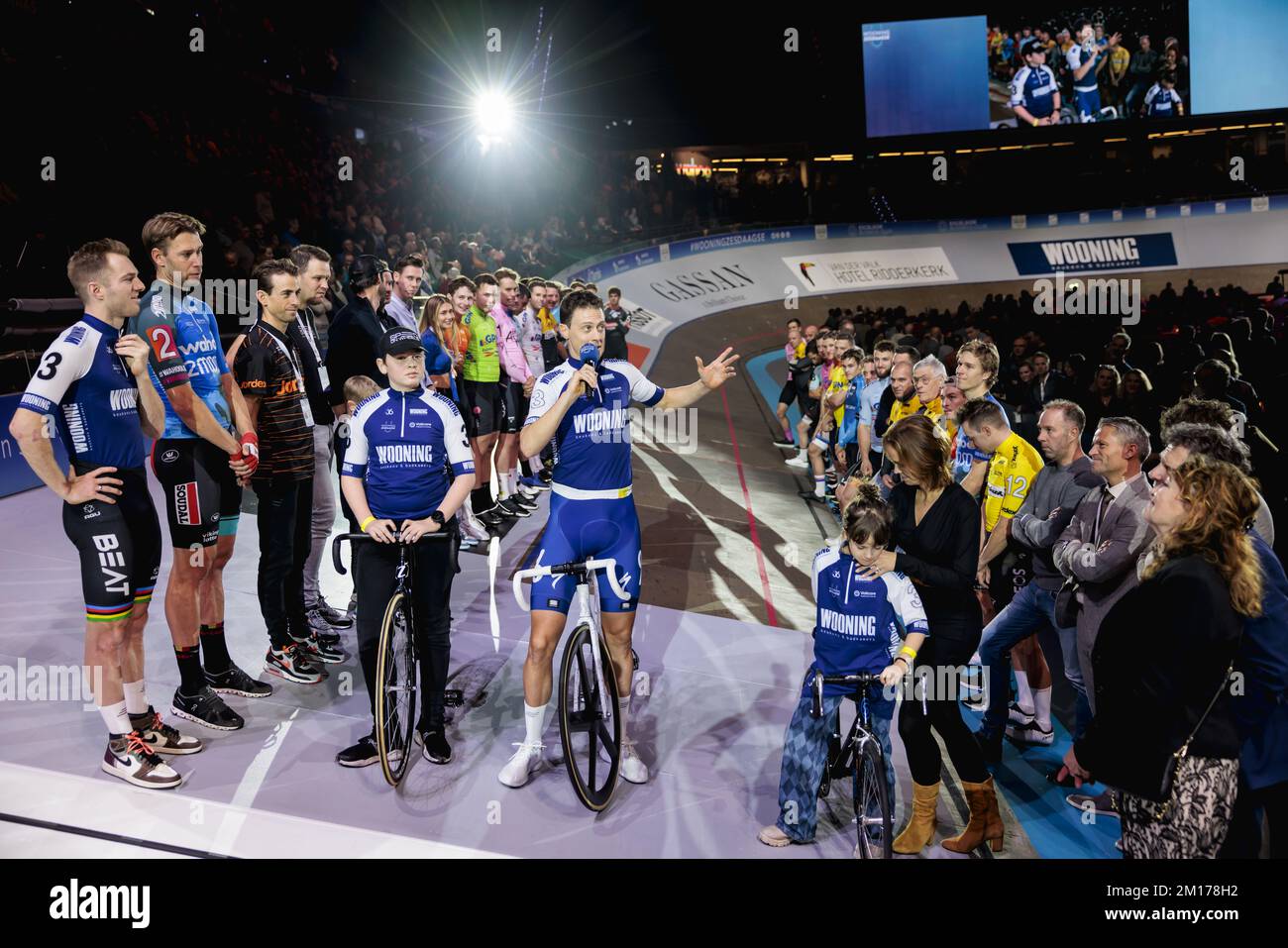 ROTTERDAM - Niki Terpstra steht während der Rotterdamer sechs Tage im Rampenlicht. Der Gewinner der Tour durch Flandern und Paris-Roubaix unter anderem sagt Auf Wiedersehen als professioneller Radfahrer im Alter von 38 Jahren. ANP MARCEL-KRIEGER Stockfoto