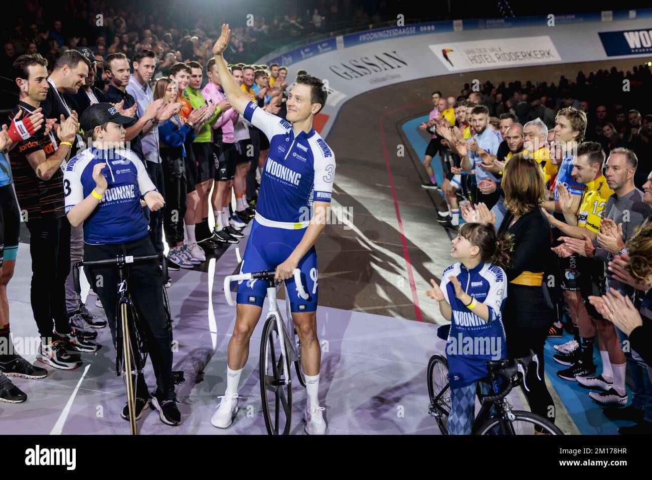 ROTTERDAM - Niki Terpstra steht während der Rotterdamer sechs Tage im Rampenlicht. Der Gewinner der Tour durch Flandern und Paris-Roubaix unter anderem sagt Auf Wiedersehen als professioneller Radfahrer im Alter von 38 Jahren. ANP MARCEL-KRIEGER Stockfoto