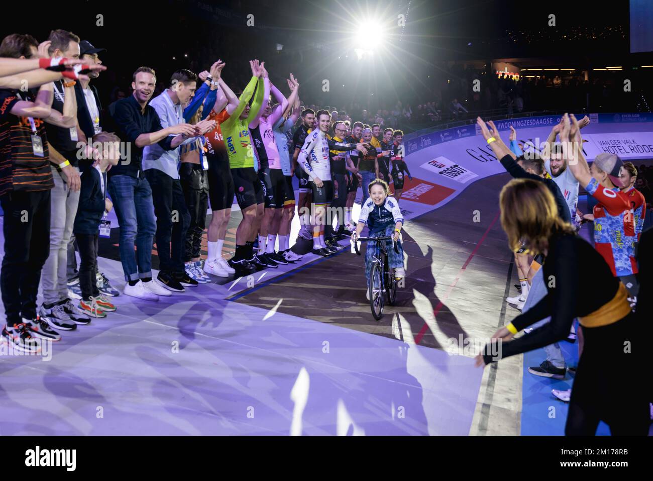 ROTTERDAM - Niki Terpstra steht während der Rotterdamer sechs Tage im Rampenlicht. Der Gewinner der Tour durch Flandern und Paris-Roubaix unter anderem sagt Auf Wiedersehen als professioneller Radfahrer im Alter von 38 Jahren. ANP MARCEL KRIJGSMAN niederlande Out - belgien Out Credit: ANP/Alamy Live News Stockfoto