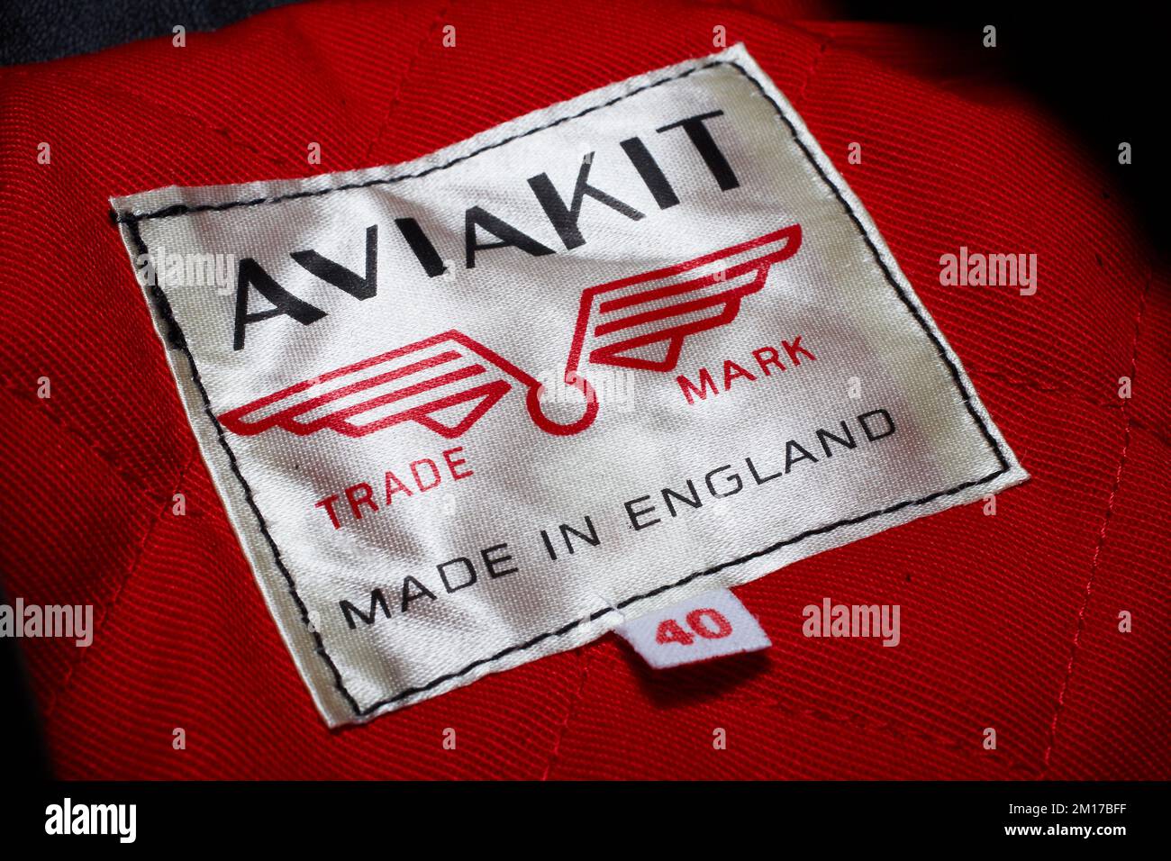 Aviakit-Label in einer Lewis Leathers Jacke. Stockfoto