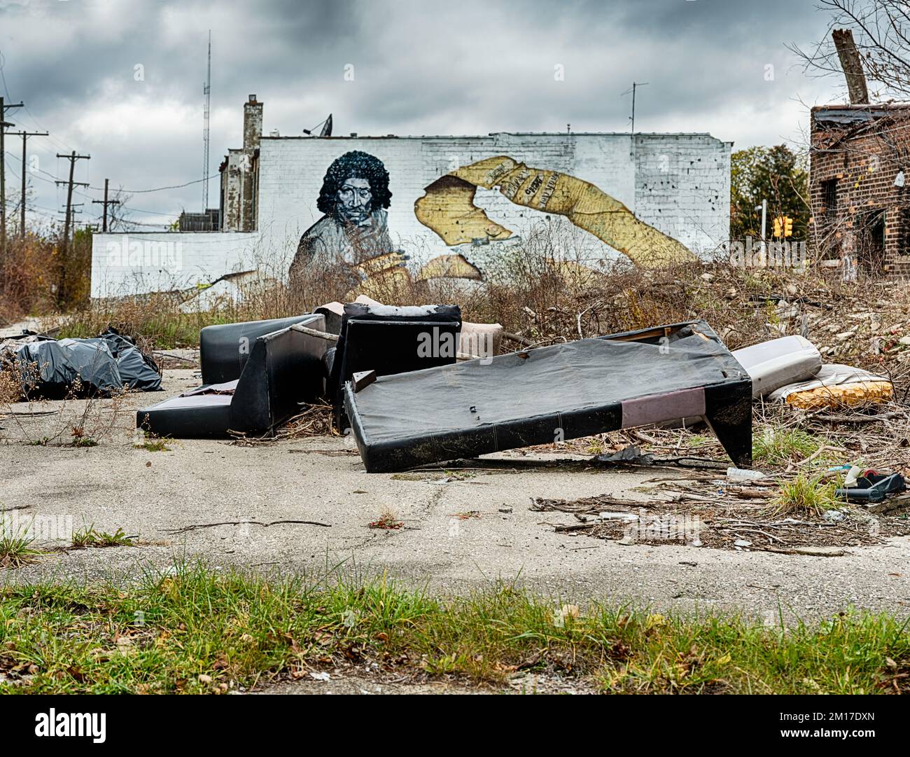 DETROIT, MICHIGAN - 13. NOVEMBER 2021: Verlassene Möbelabfälle in einem Viertel in Detroit, Michigan. Stockfoto