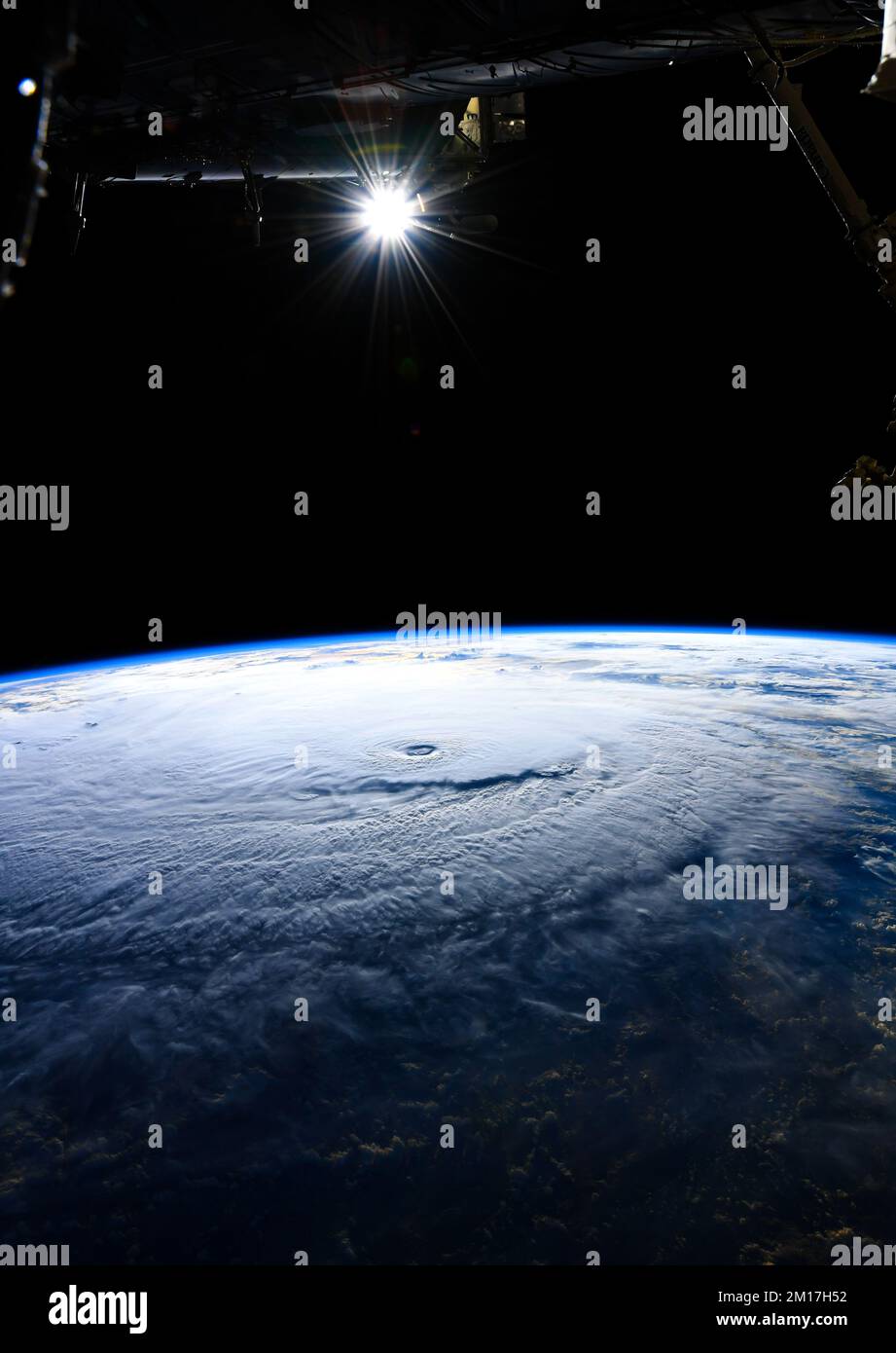 Luftaufnahme der Hurricane Lane über dem Pazifik von der Raumstation im Weltraum. Digital optimiert. Elemente dieses Bildes, bereitgestellt von der NASA Stockfoto