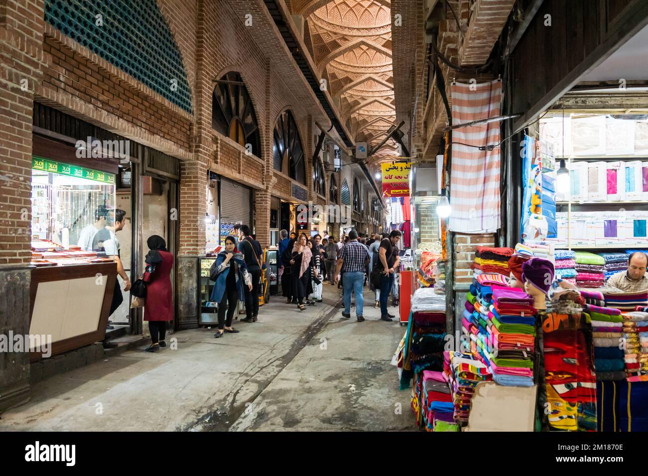 Teheran, Iran - Juni, 2018: der Große Basar in Teheran, Iran. Der Große Basar ist einem alten historischen Basar in Teheran, Iran. Stockfoto