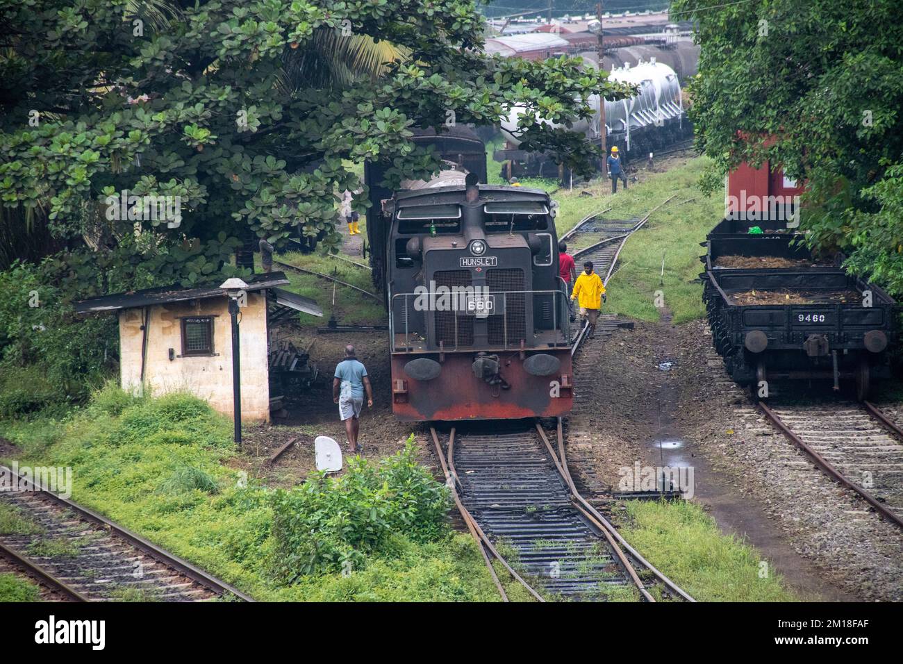Der alte Zug auf der Eisenbahn Stockfoto