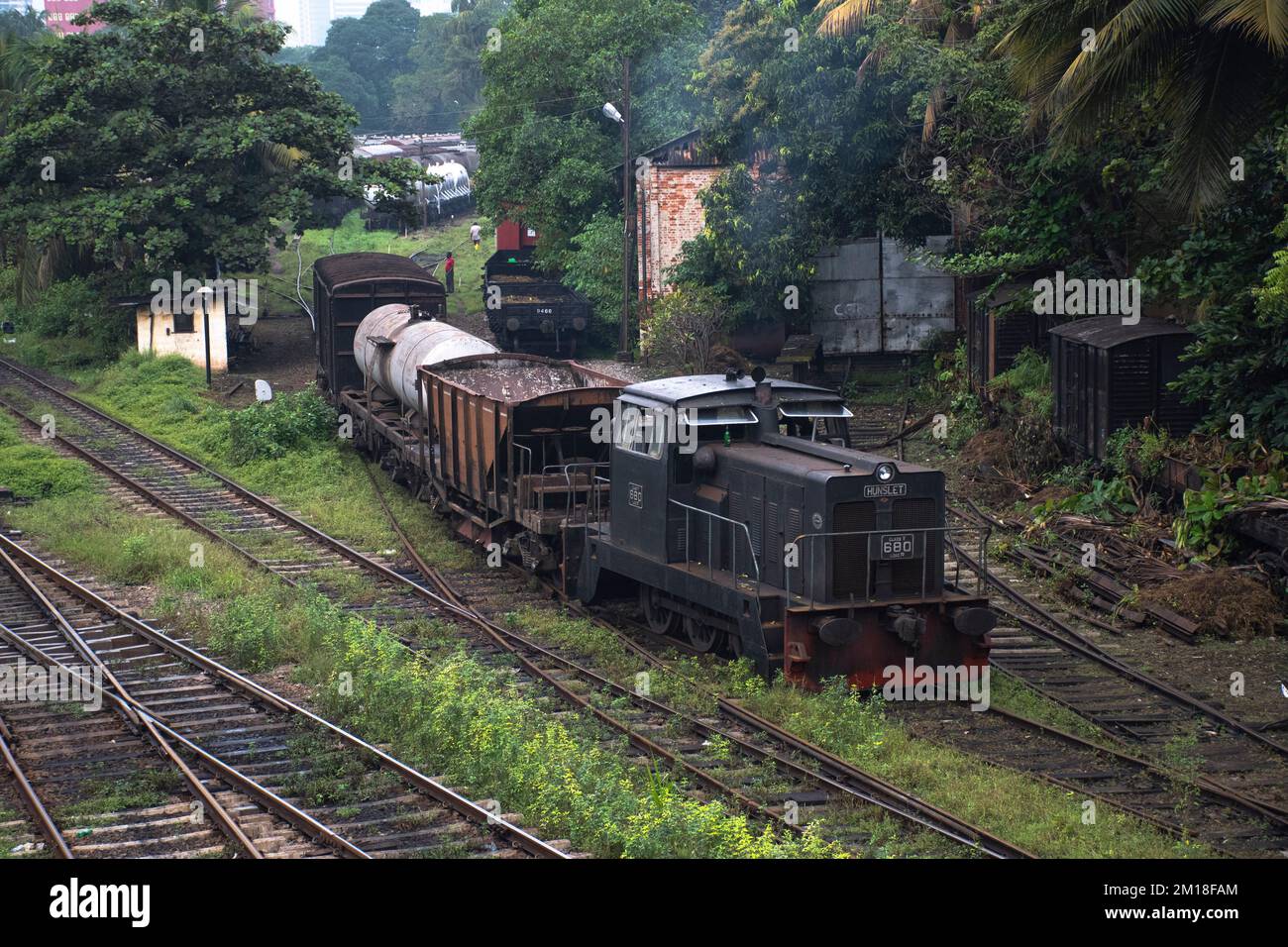 Der alte Zug auf der Eisenbahn Stockfoto