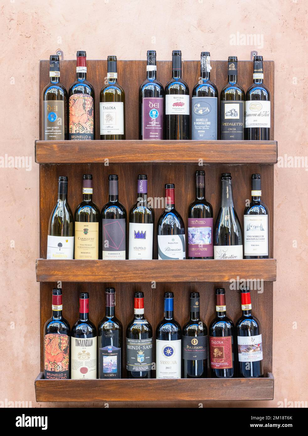 Leere weinflaschen dekoration -Fotos und -Bildmaterial in hoher Auflösung – Alamy