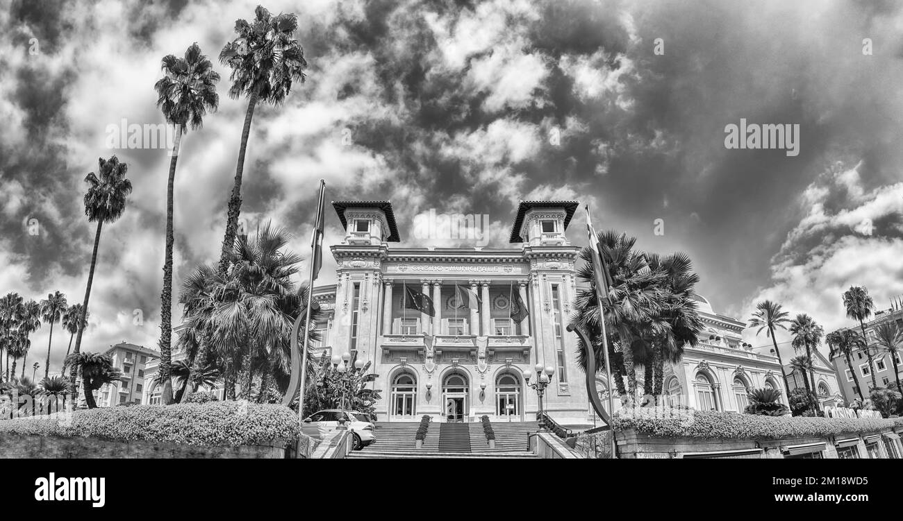 Fassade des malerischen Sanremo Casino, Italien. Das Gebäude ist eines der wichtigsten Wahrzeichen der ligurischen Stadt Stockfoto