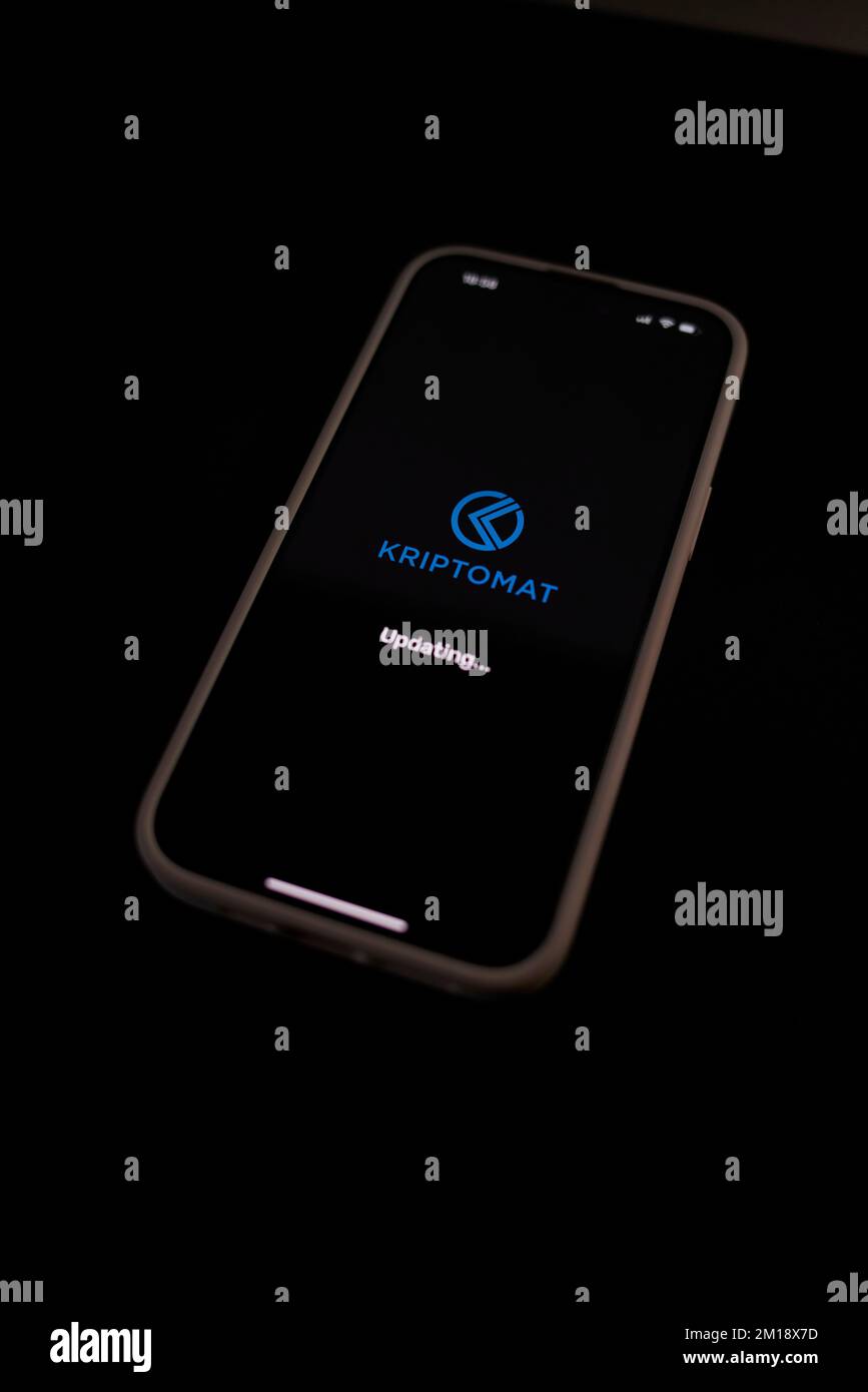 Bildschirm der Kriptomat-Anwendung wird auf iPhone-Smartphone geladen Stockfoto