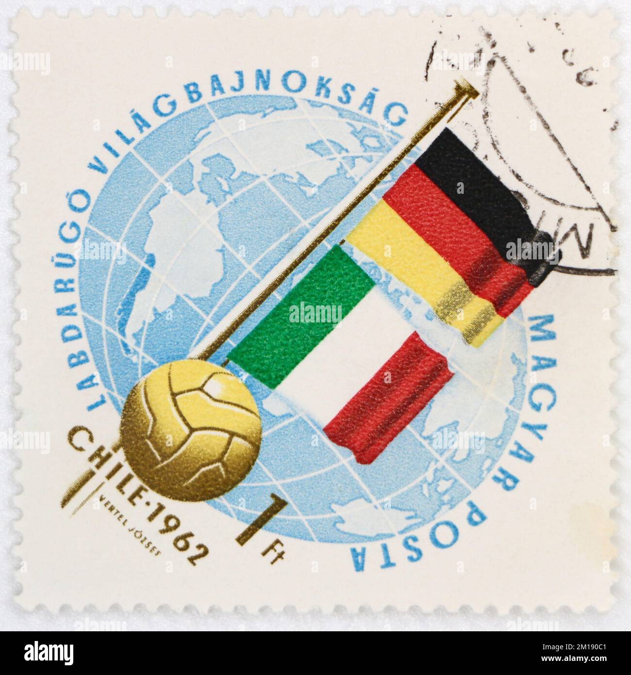 Foto einer ungarischen Briefmarke Flaggen von Westdeutschland und Italien FIFA-Weltmeisterschaft 1962 - Chile Serie 1962 Stockfoto