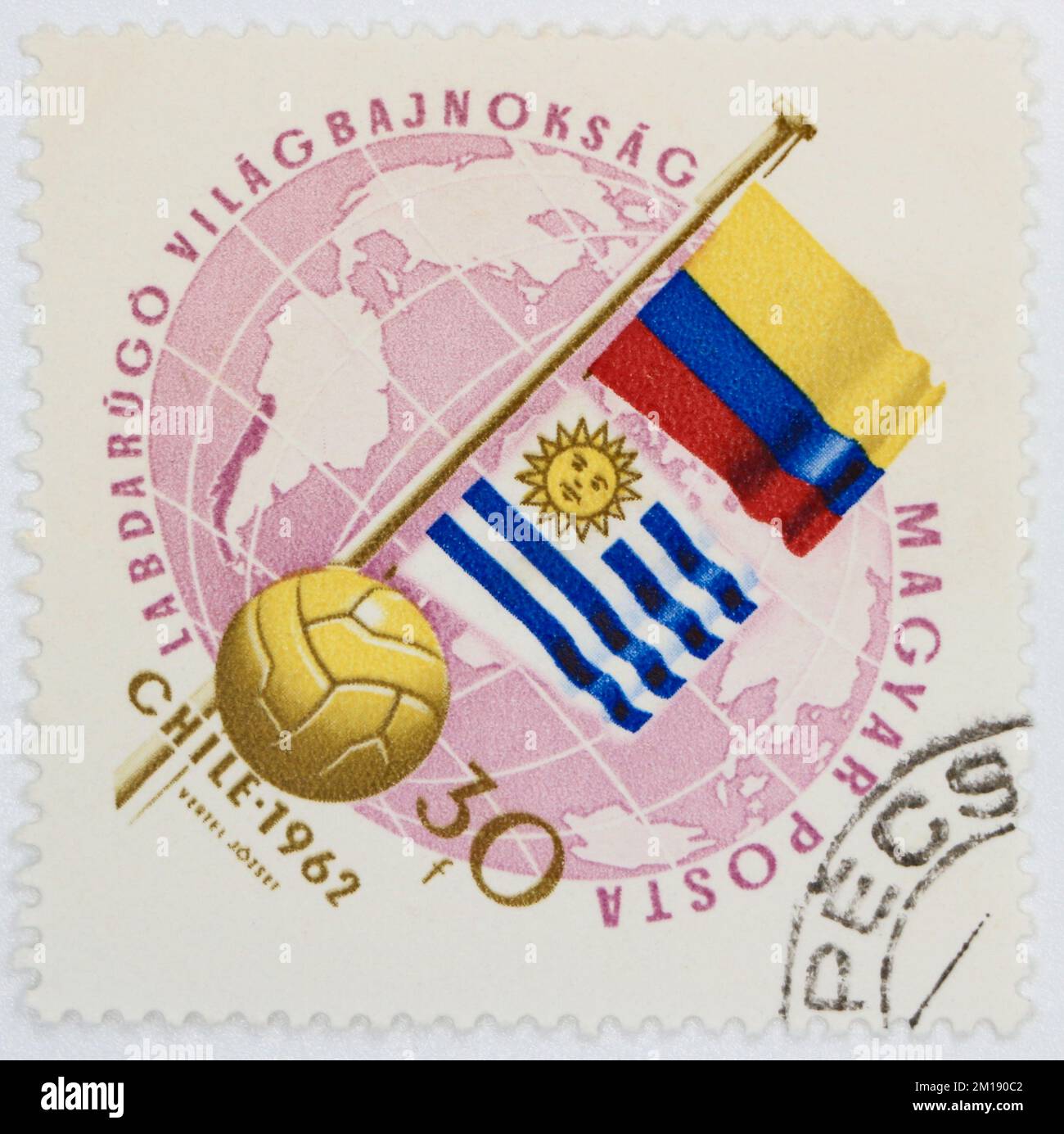 Foto einer ungarischen Briefmarke Flaggen von Kolumbien und Uruguay FIFA Weltmeisterschaft 1962 - Chile Serie 1962 Stockfoto