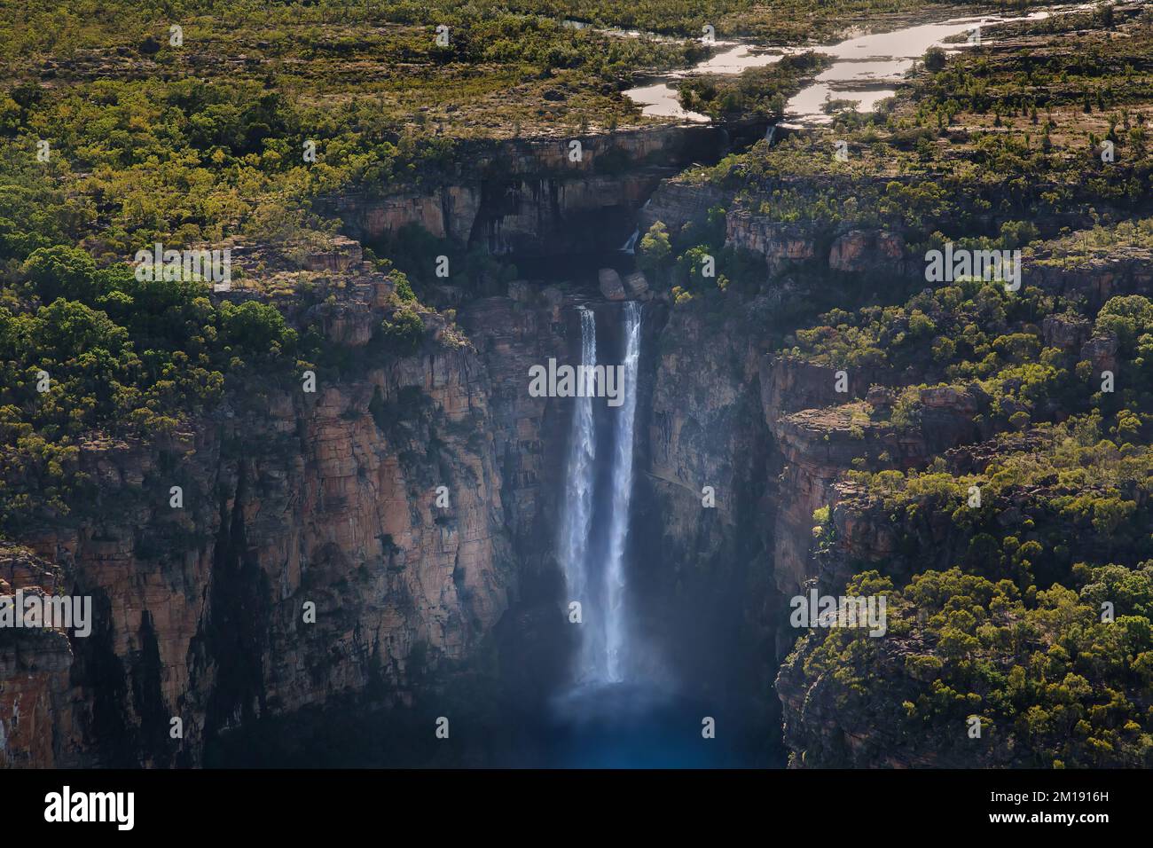 Die Jim Jim Jim Falls im Kakadu National Park, Northern Territory, Australien aus der Vogelperspektive Stockfoto