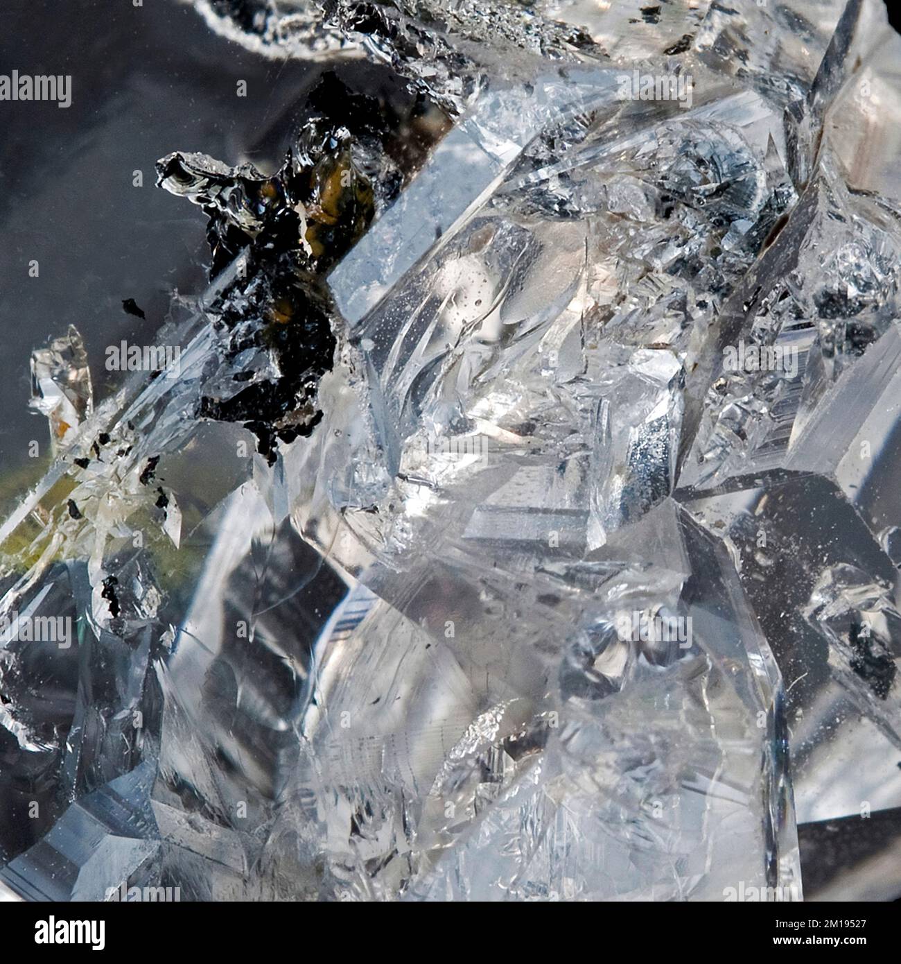 Makro-Nahaufnahme-Farbfoto eines polierten Herkimer-Diamanten, einem Halbedelkristall-Edelstein, der in der Kristallheilung verwendet wird Stockfoto