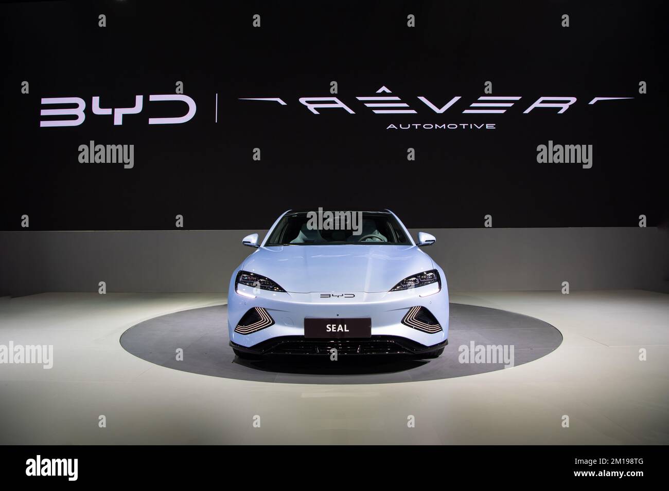 Das BYD Seal EV-Fahrzeug wird am 30. November 39. 2022 auf der Thailand International Motor Expo 2022 in Nonthaburi, Thailand, ausgestellt. Stockfoto