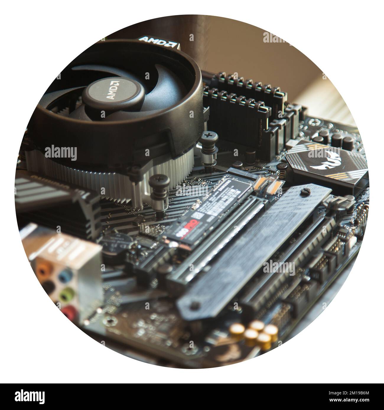 Genießen Sie außergewöhnliche Leistung mit dem Asus Tuf Gaming B450M Pro S Gaming Black Mainboard. Installation erfolgt zu Hause. August 27 2022 Istanbul Türkei Stockfoto