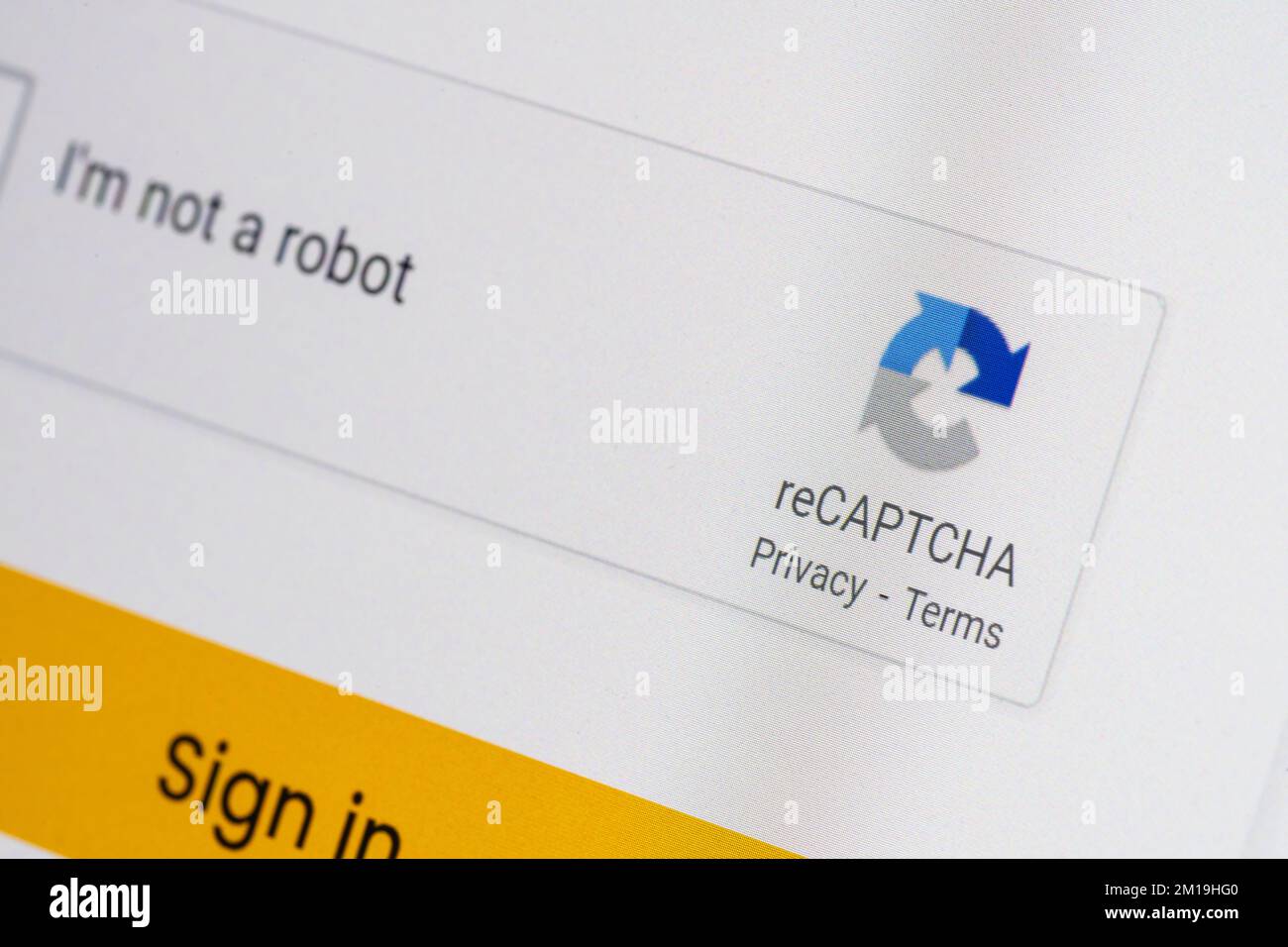 Eine reCAPTCHA-Verifizierung auf einer Website, bei der der Benutzer nachweisen muss, dass es sich um einen Menschen handelt und nicht um einen Roboter, der versucht, Spam zu senden oder Daten zu extrahieren Stockfoto