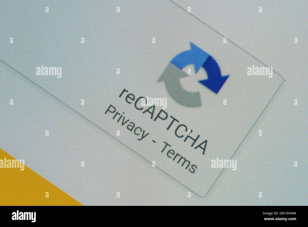 Eine reCAPTCHA-Verifizierung auf einer Website, bei der der Benutzer nachweisen muss, dass es sich um einen Menschen handelt und nicht um eine Maschine, die versucht, Spam zu senden oder die Datenextraktion zu automatisieren Stockfoto