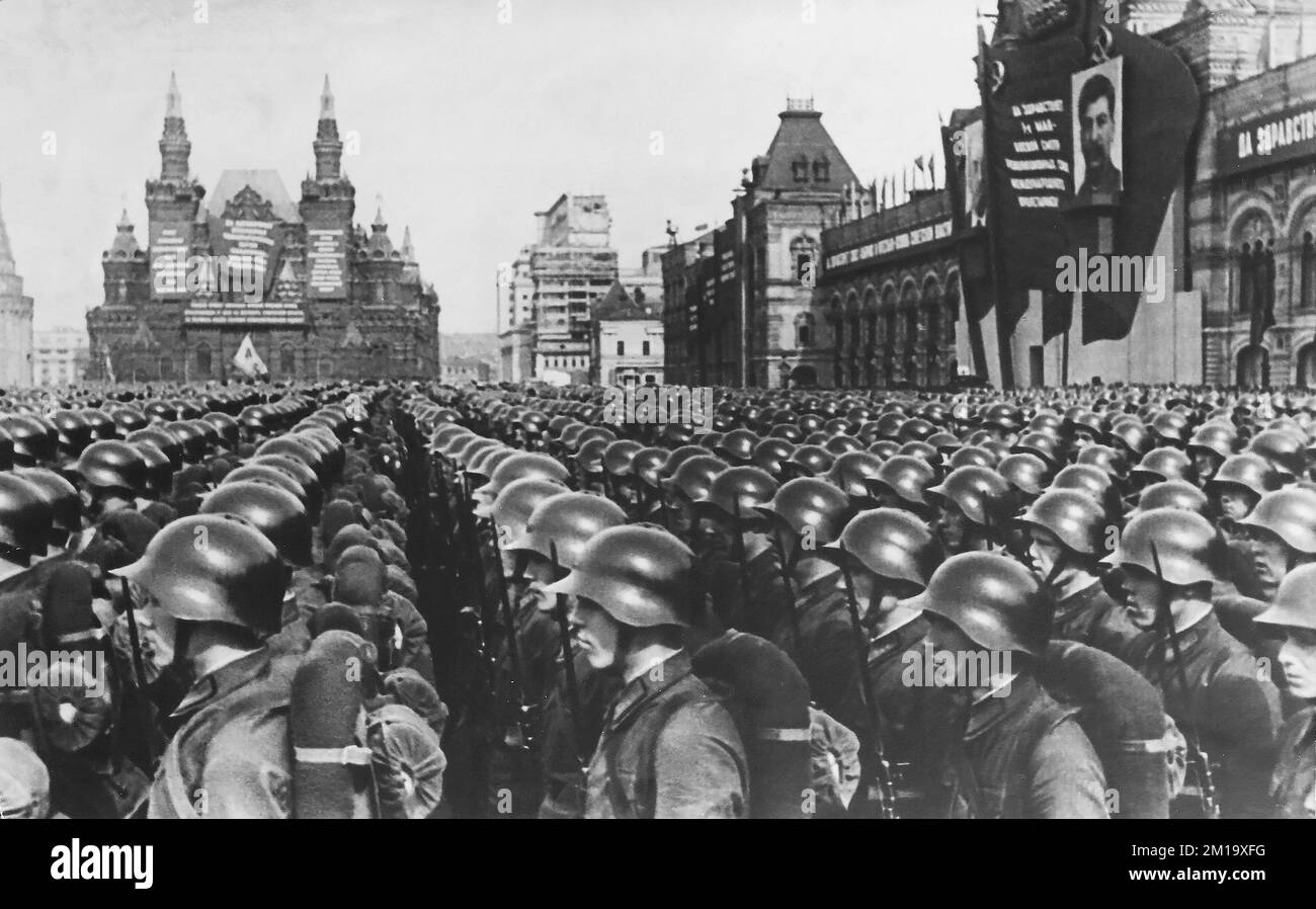 1. Mai 1937 in Moskau. Soldaten der Moskauer Proletarier-Division bei der Parade. Stockfoto